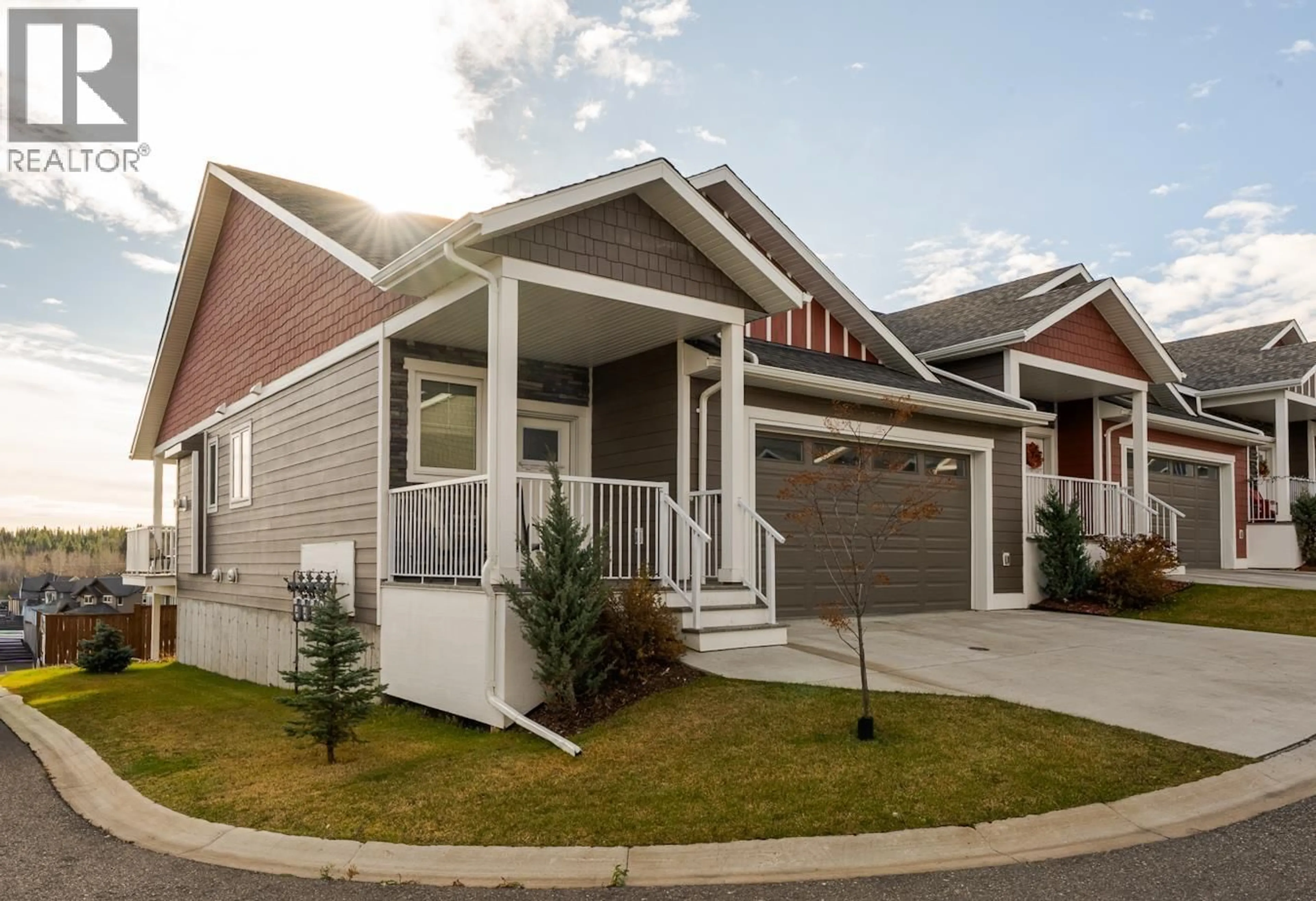 Home with vinyl exterior material, street for 904 - 2425 ROWE STREET, Prince George British Columbia V2N0J3