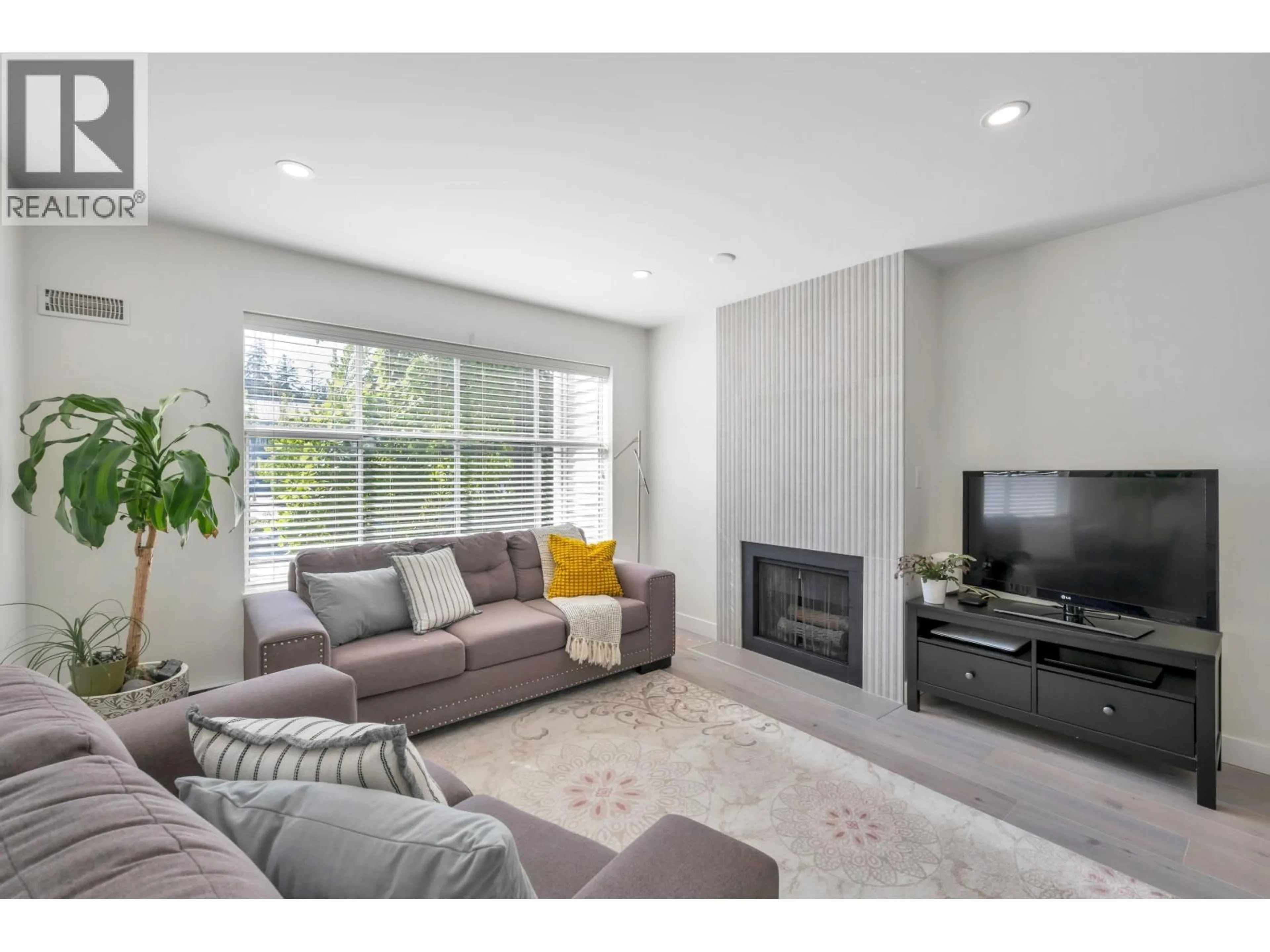 Living room with furniture, unknown for 20 - 2450 HAWTHORNE AVENUE, Port Coquitlam British Columbia V3C6B3