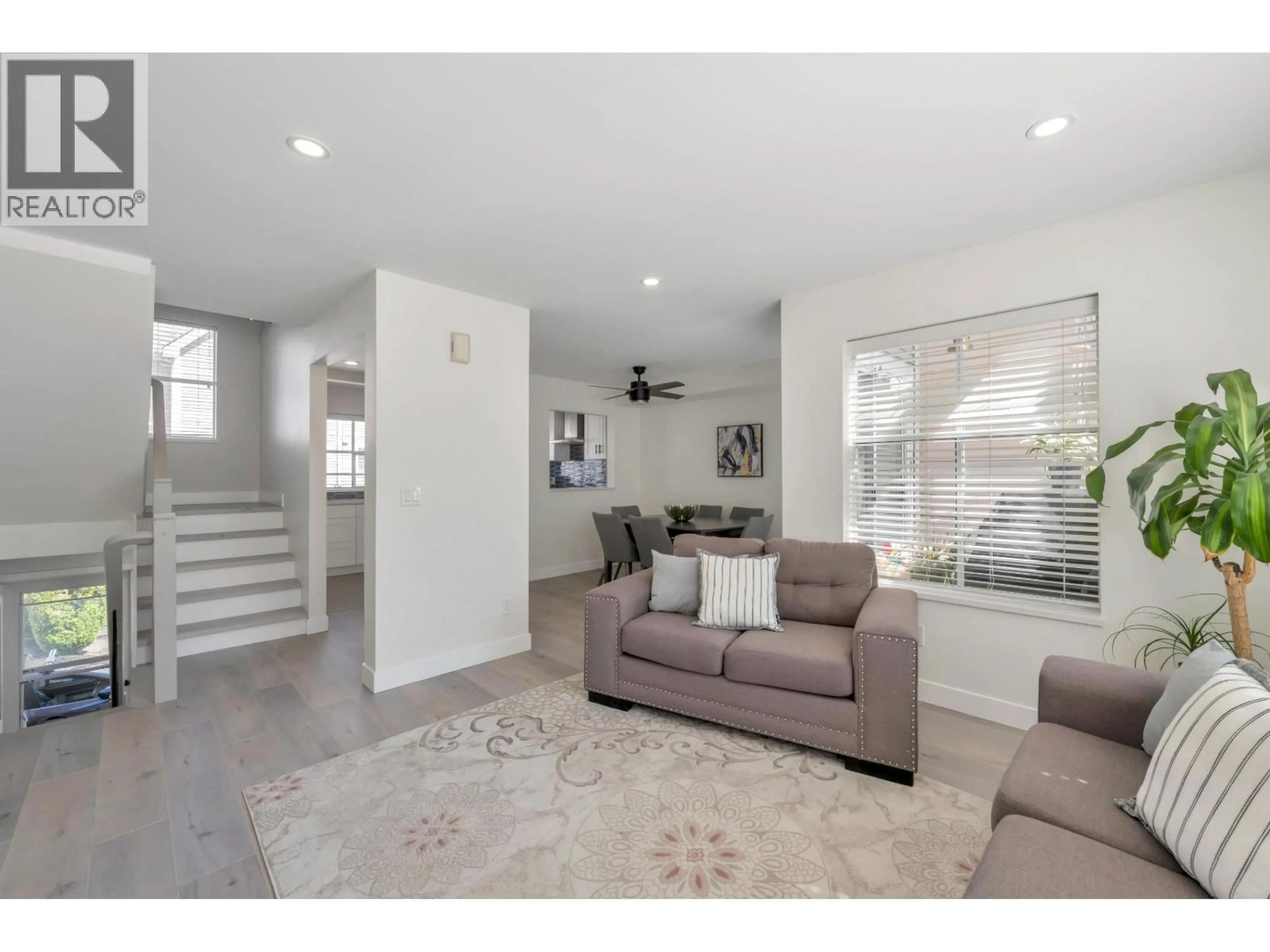 Living room with furniture, unknown for 20 - 2450 HAWTHORNE AVENUE, Port Coquitlam British Columbia V3C6B3