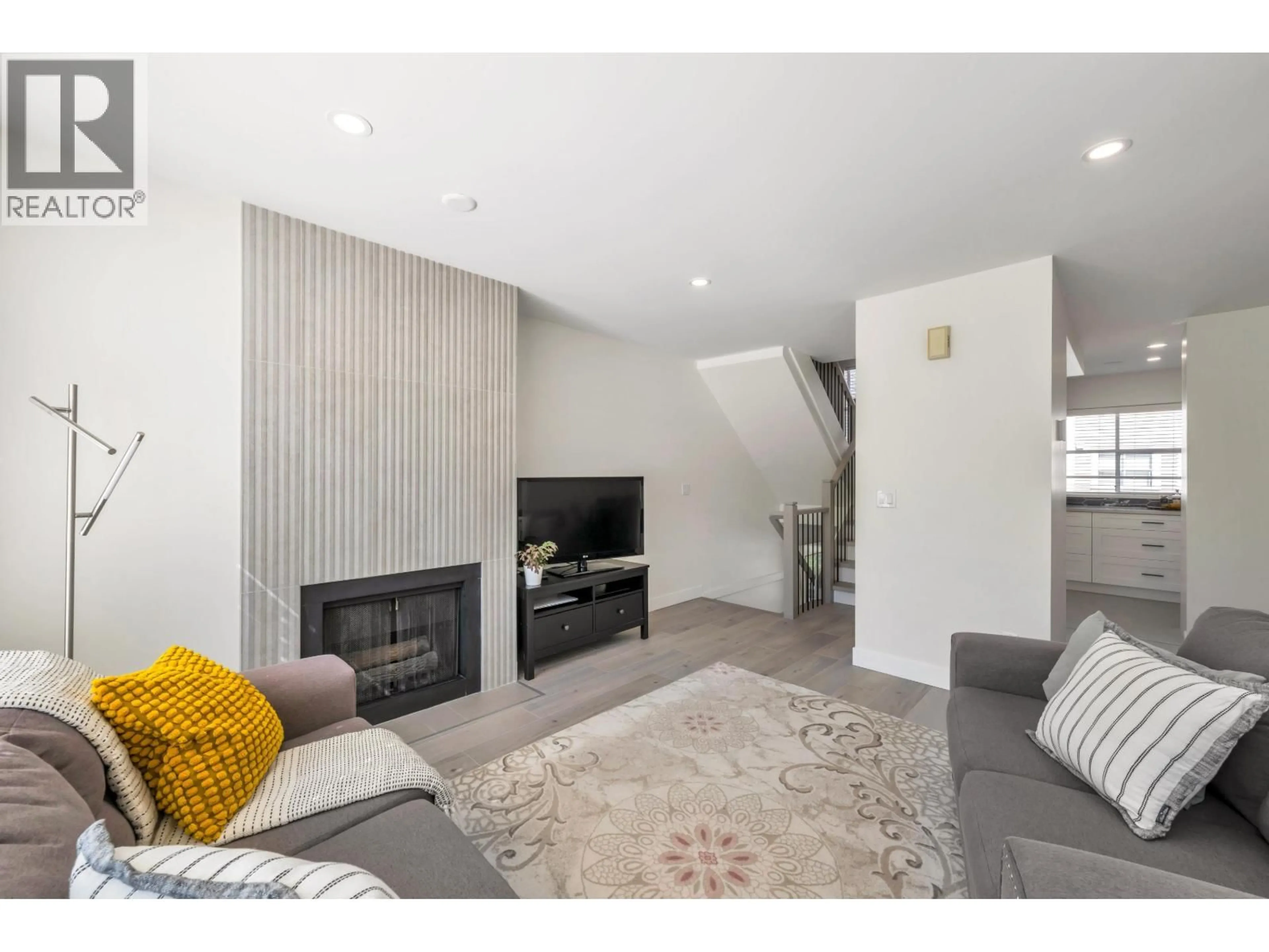 Living room with furniture, unknown for 20 - 2450 HAWTHORNE AVENUE, Port Coquitlam British Columbia V3C6B3