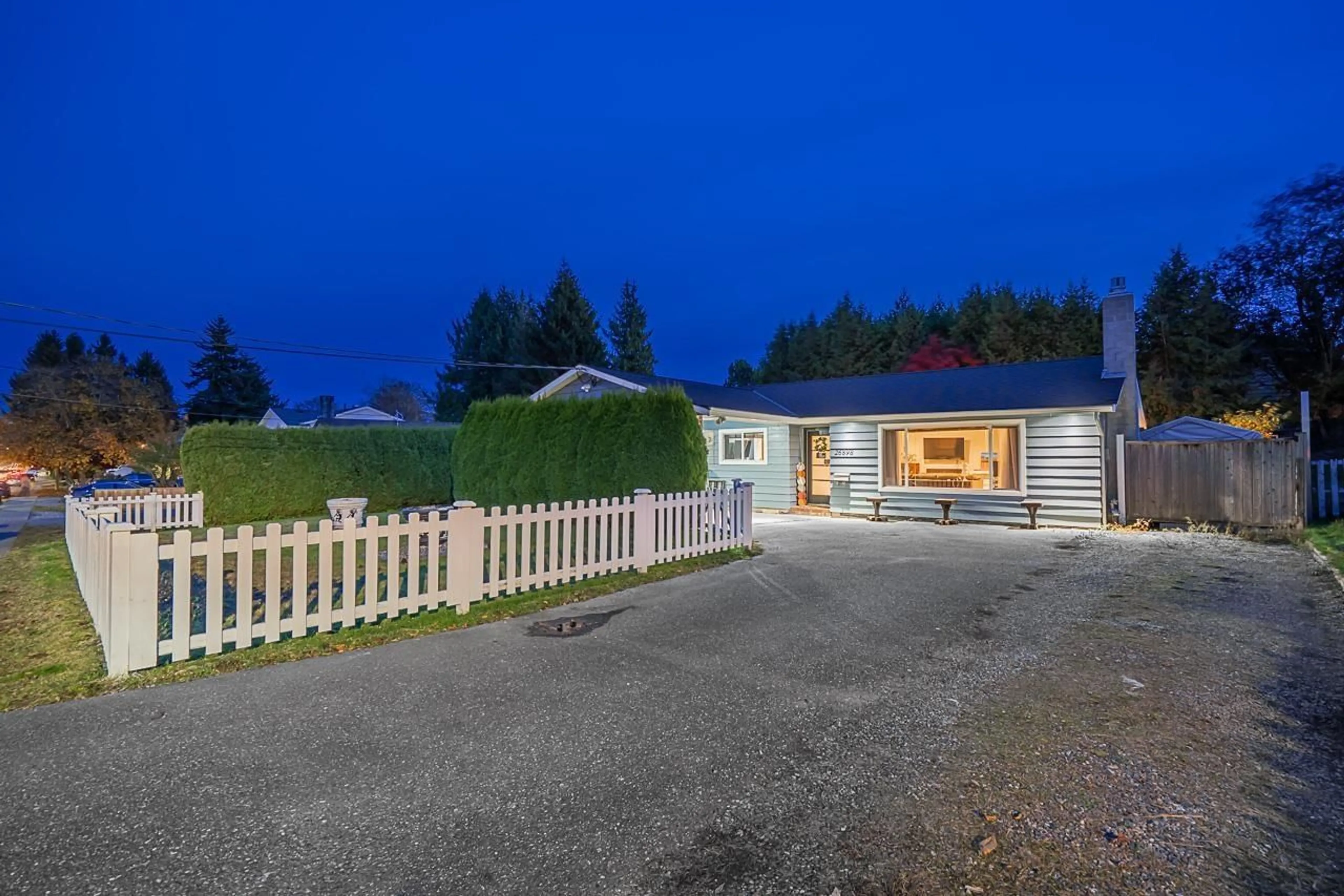 A pic from outside/outdoor area/front of a property/back of a property/a pic from drone, street for 26898 29, Langley British Columbia V4W3C1