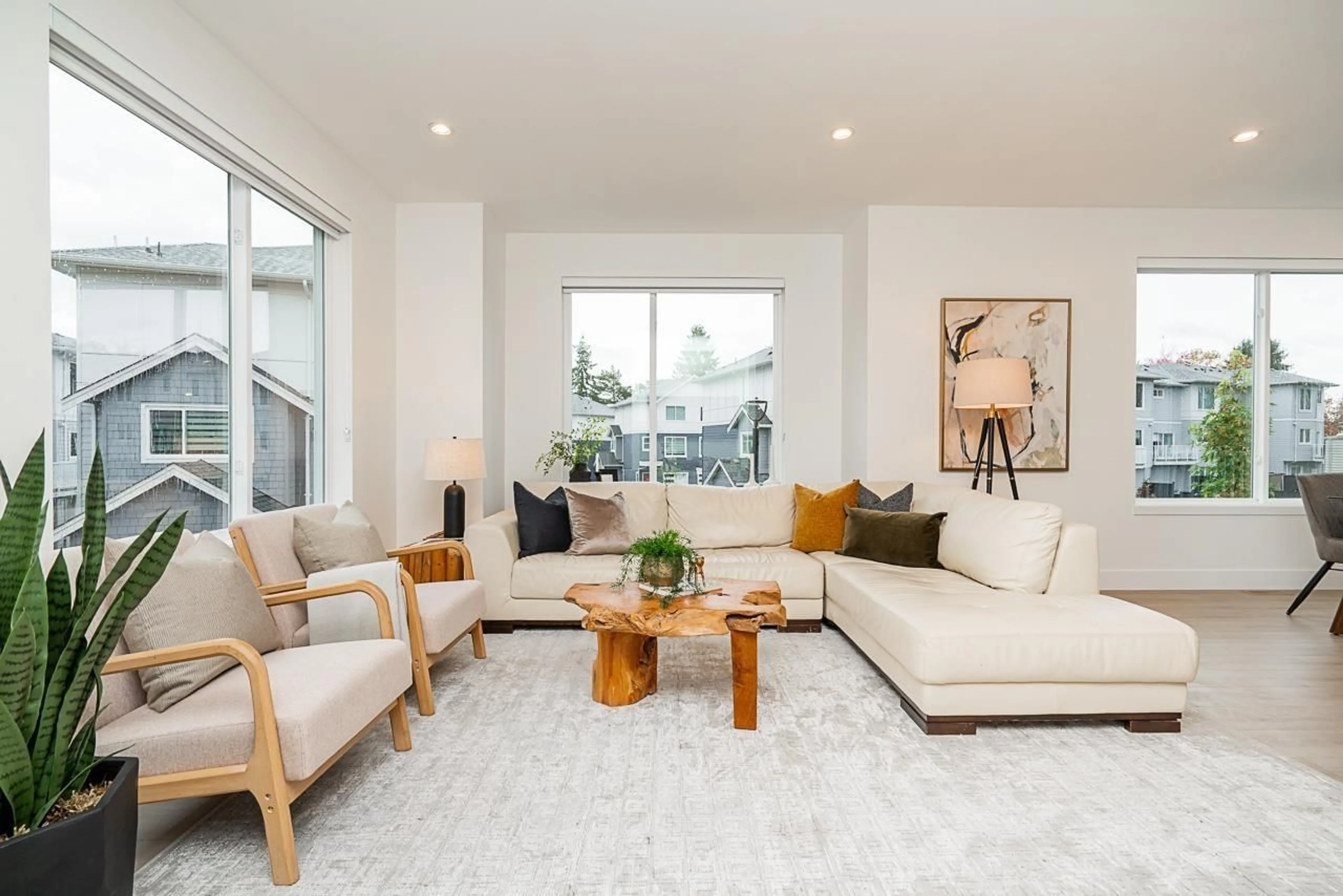 Living room with furniture, unknown for 43 - 19330 FAIRWAY, Surrey British Columbia V3S0B7