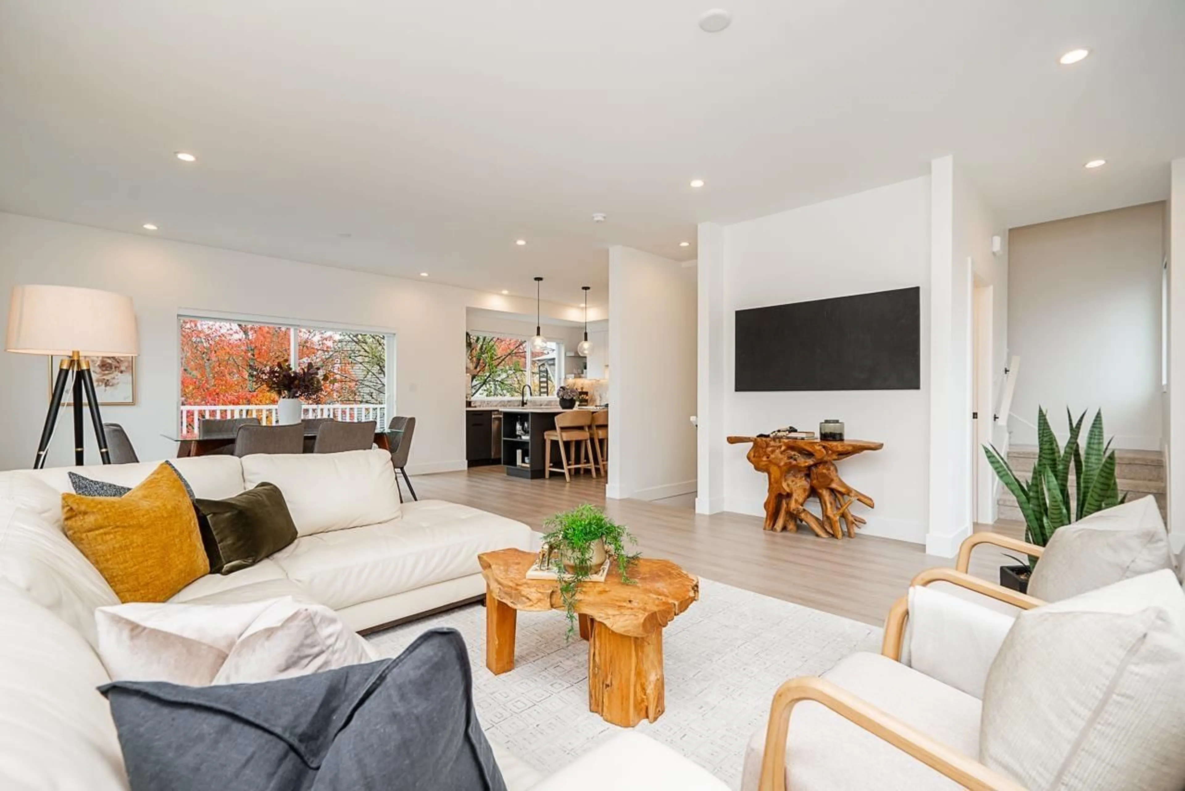 Living room with furniture, unknown for 43 - 19330 FAIRWAY, Surrey British Columbia V3S0B7