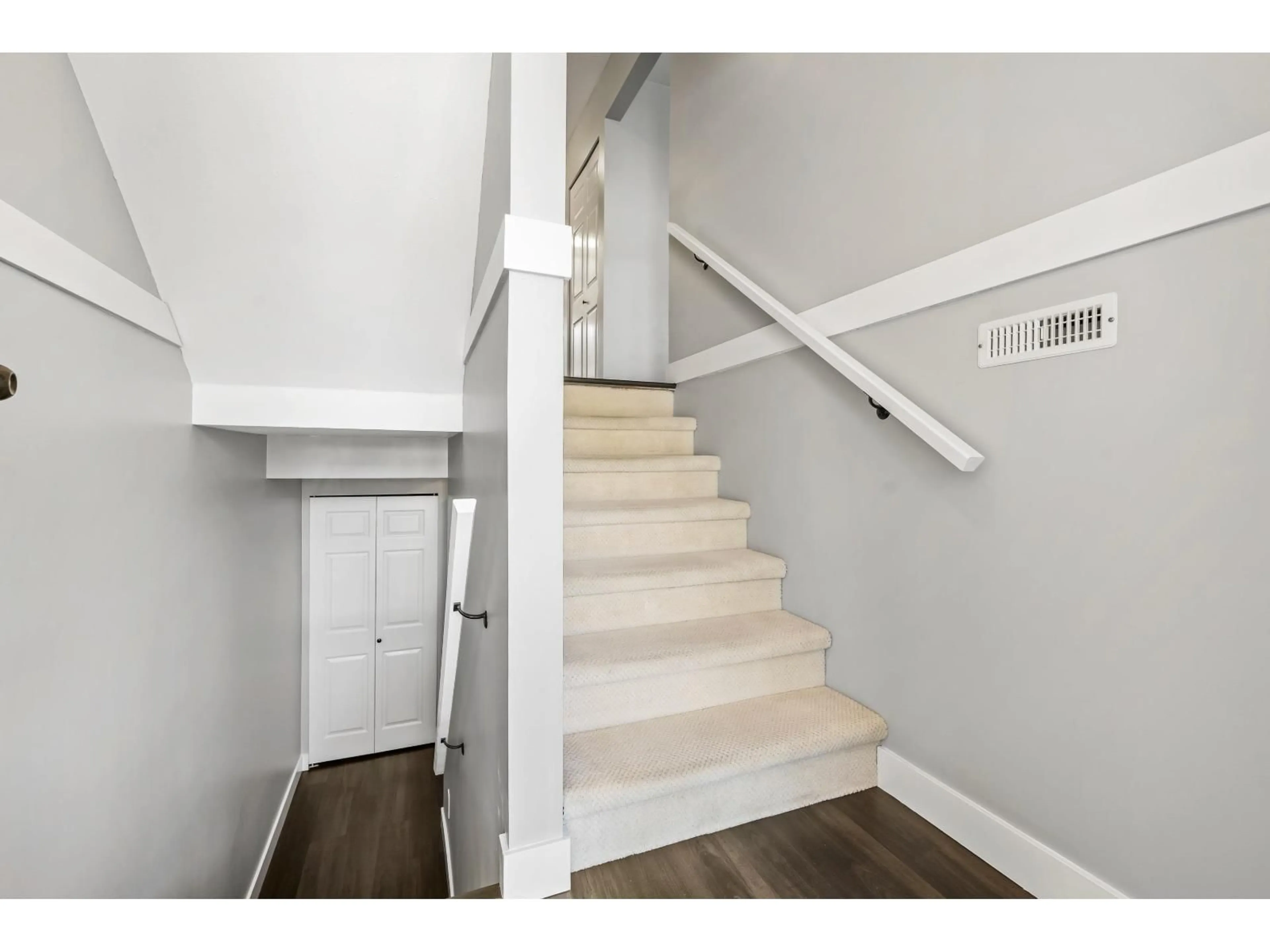 Stairs for 56 - 5904 VEDDER ROAD, Chilliwack British Columbia V2R3E7