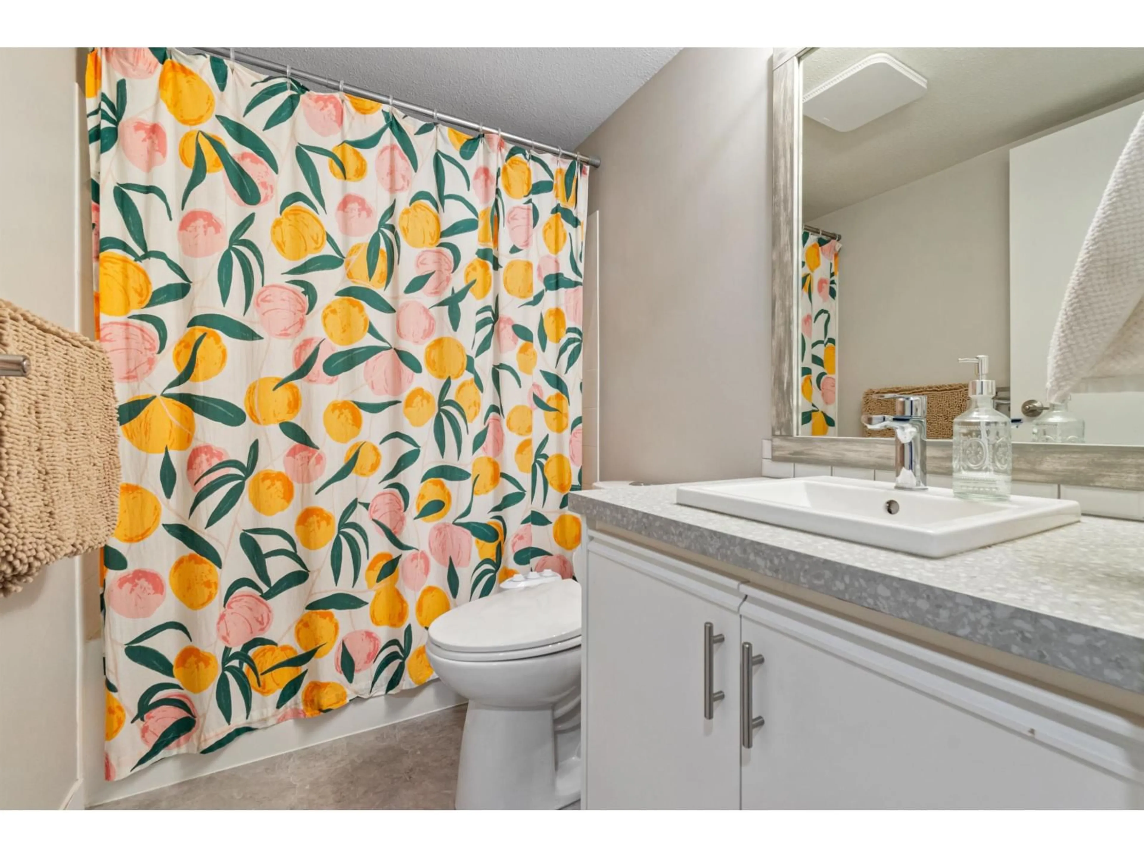 Standard bathroom, ceramic/tile floor for 306 - 7694 EVANS ROAD, Chilliwack British Columbia V2R3W3