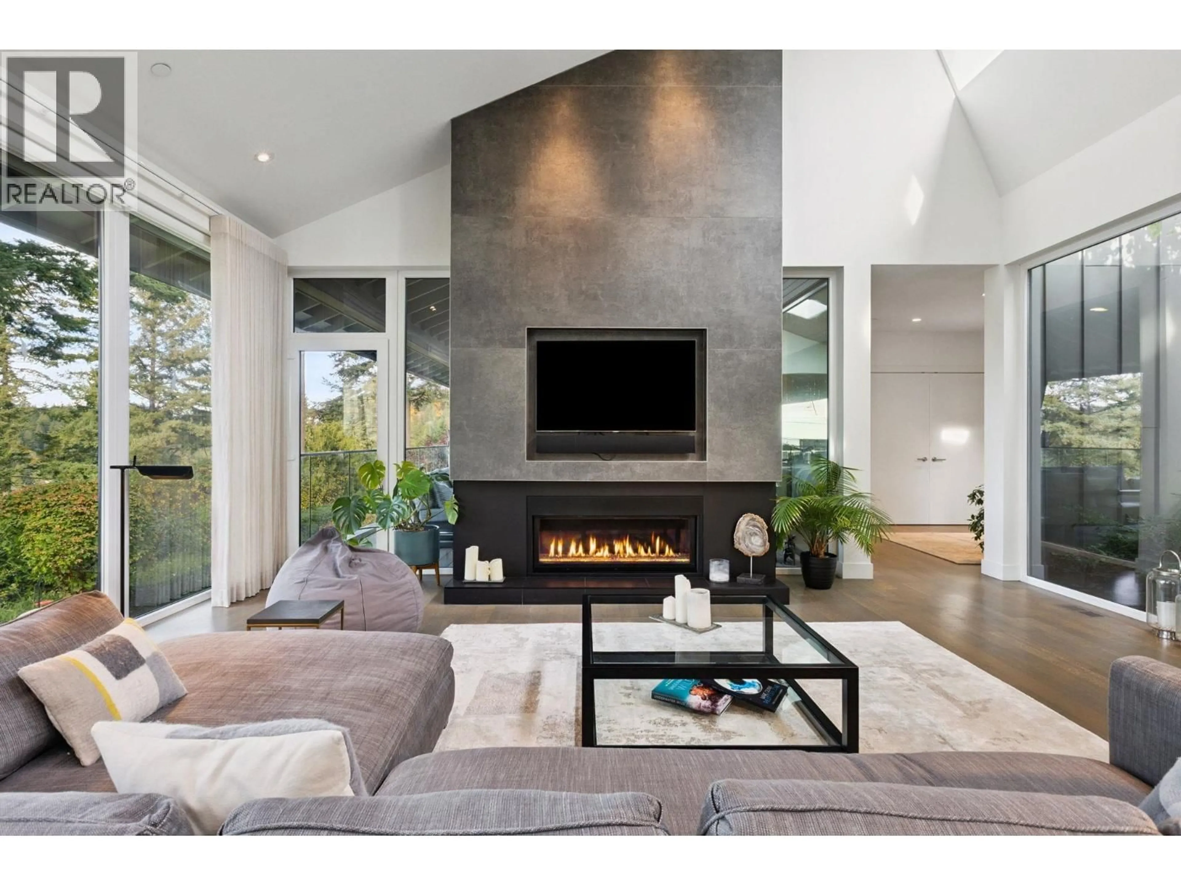 Living room with furniture, unknown for 6237 ST.GEORGES CRESCENT, West Vancouver British Columbia V7W1Z3