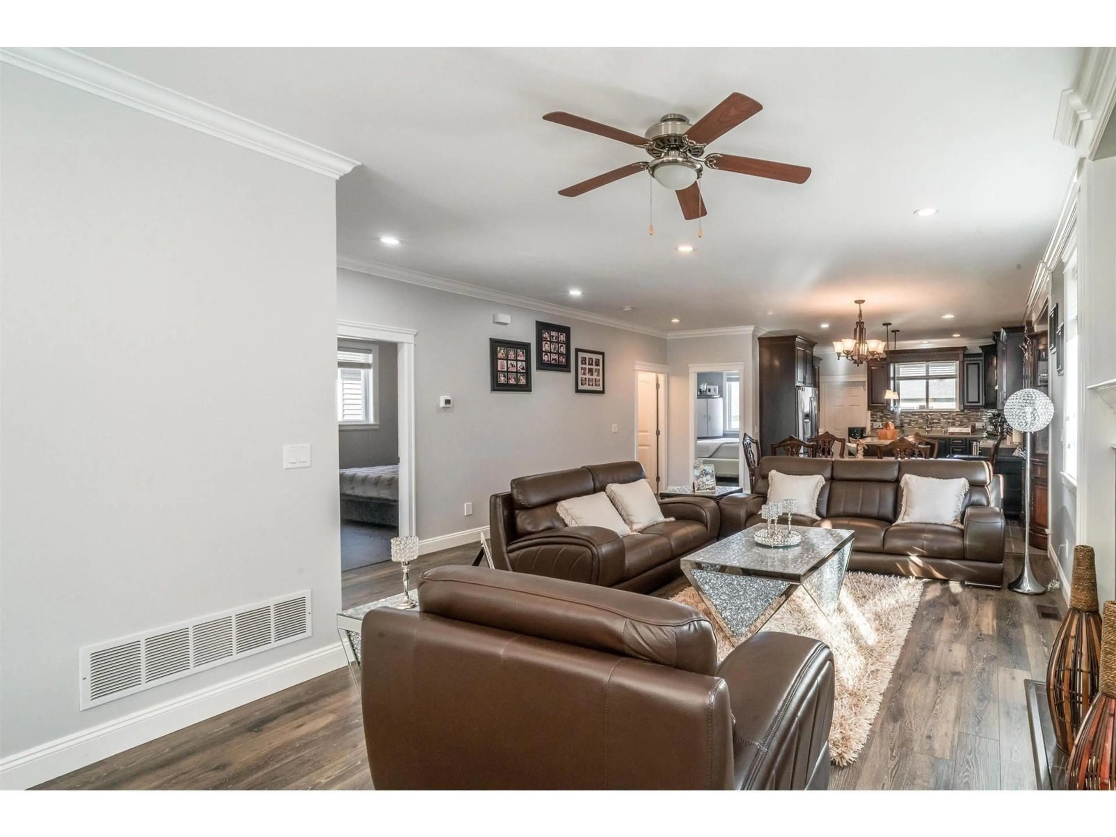 Living room with furniture, wood/laminate floor for 32921 TRENHOLM, Mission British Columbia V4S0C7