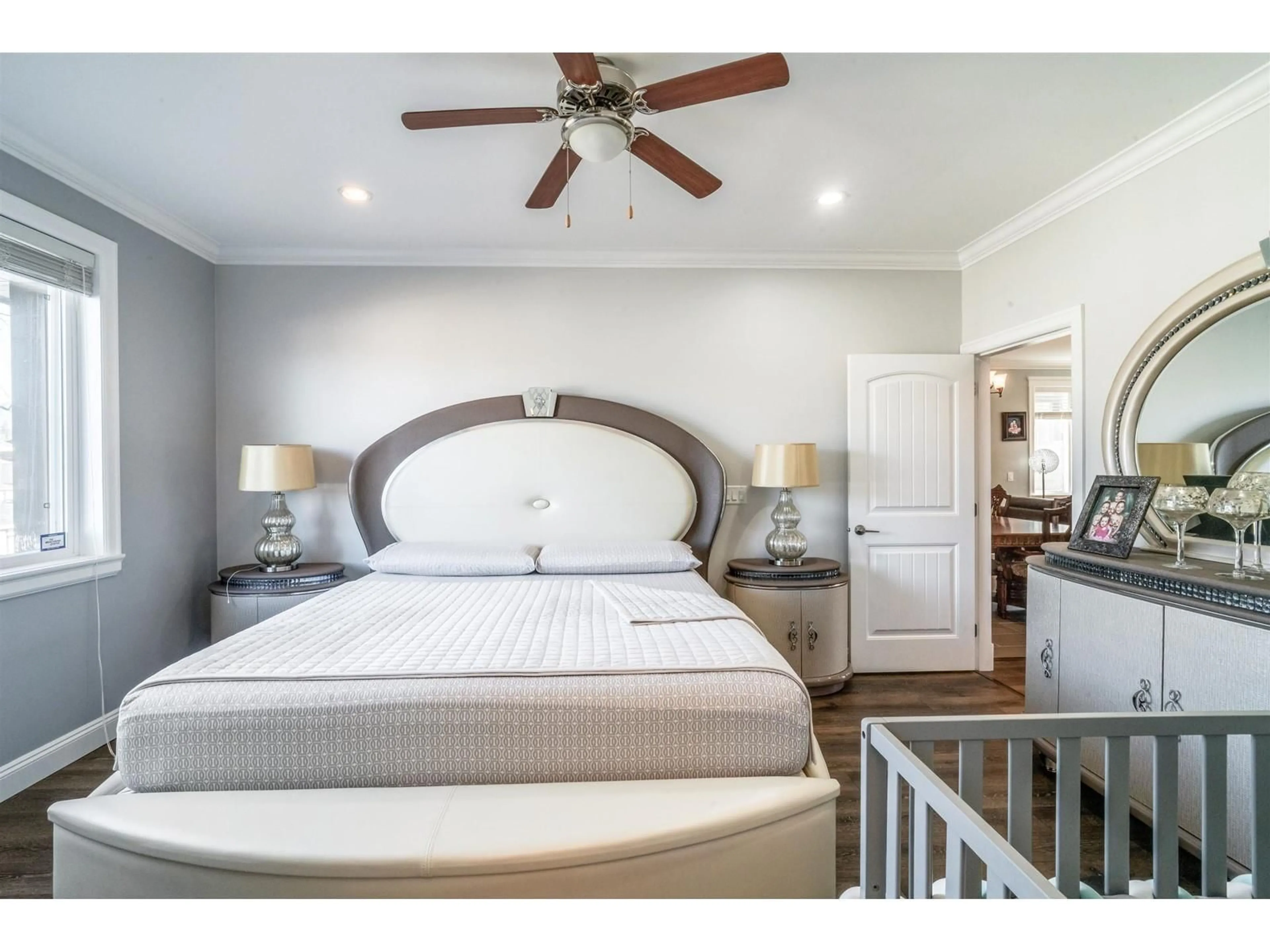 Bedroom with bed, wood/laminate floor for 32921 TRENHOLM, Mission British Columbia V4S0C7