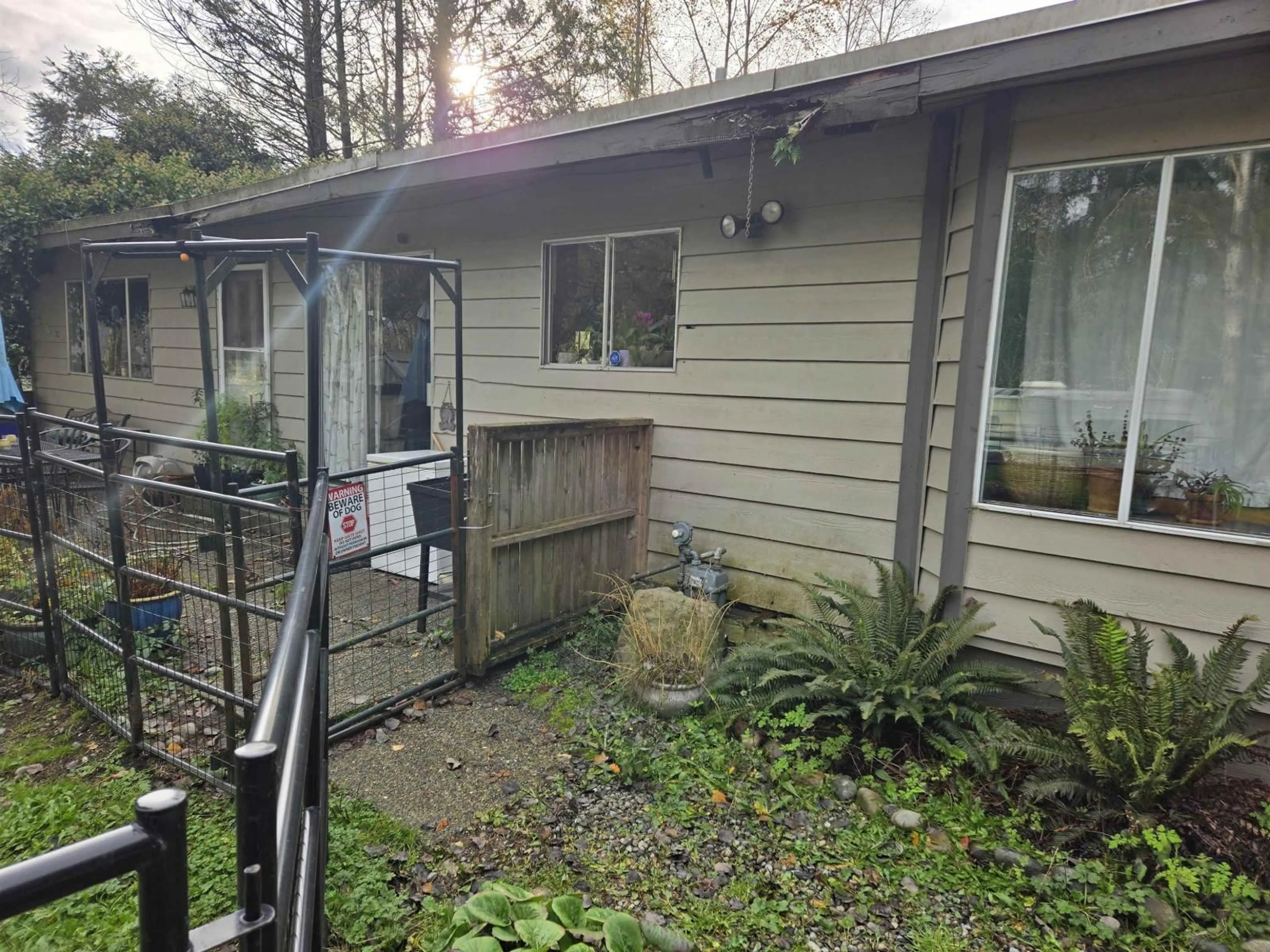 Unknown for 2617 208, Langley British Columbia V2Z2B1