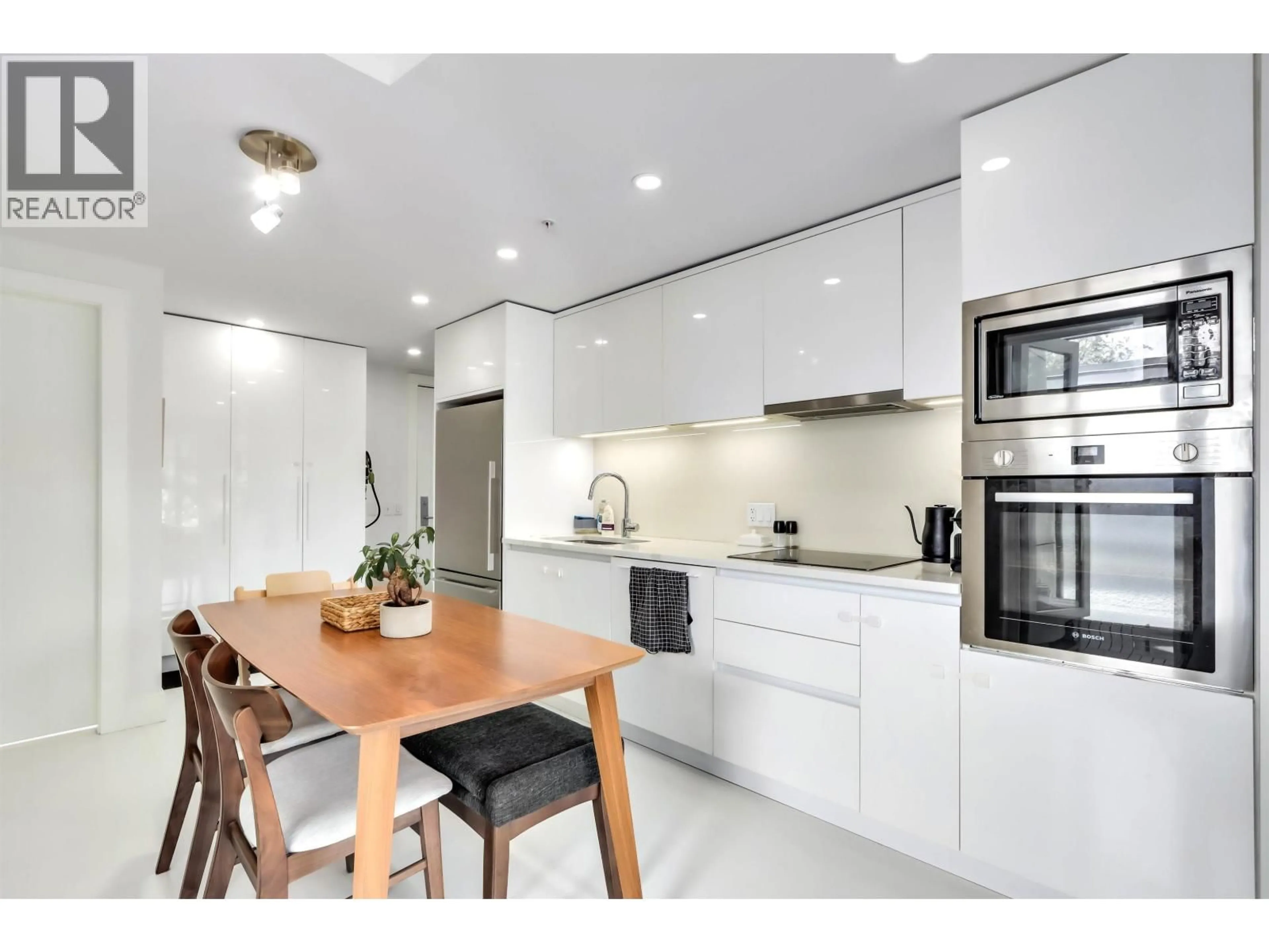 Unknown for 303 - 2239 7TH AVENUE, Vancouver British Columbia V6K1Y3