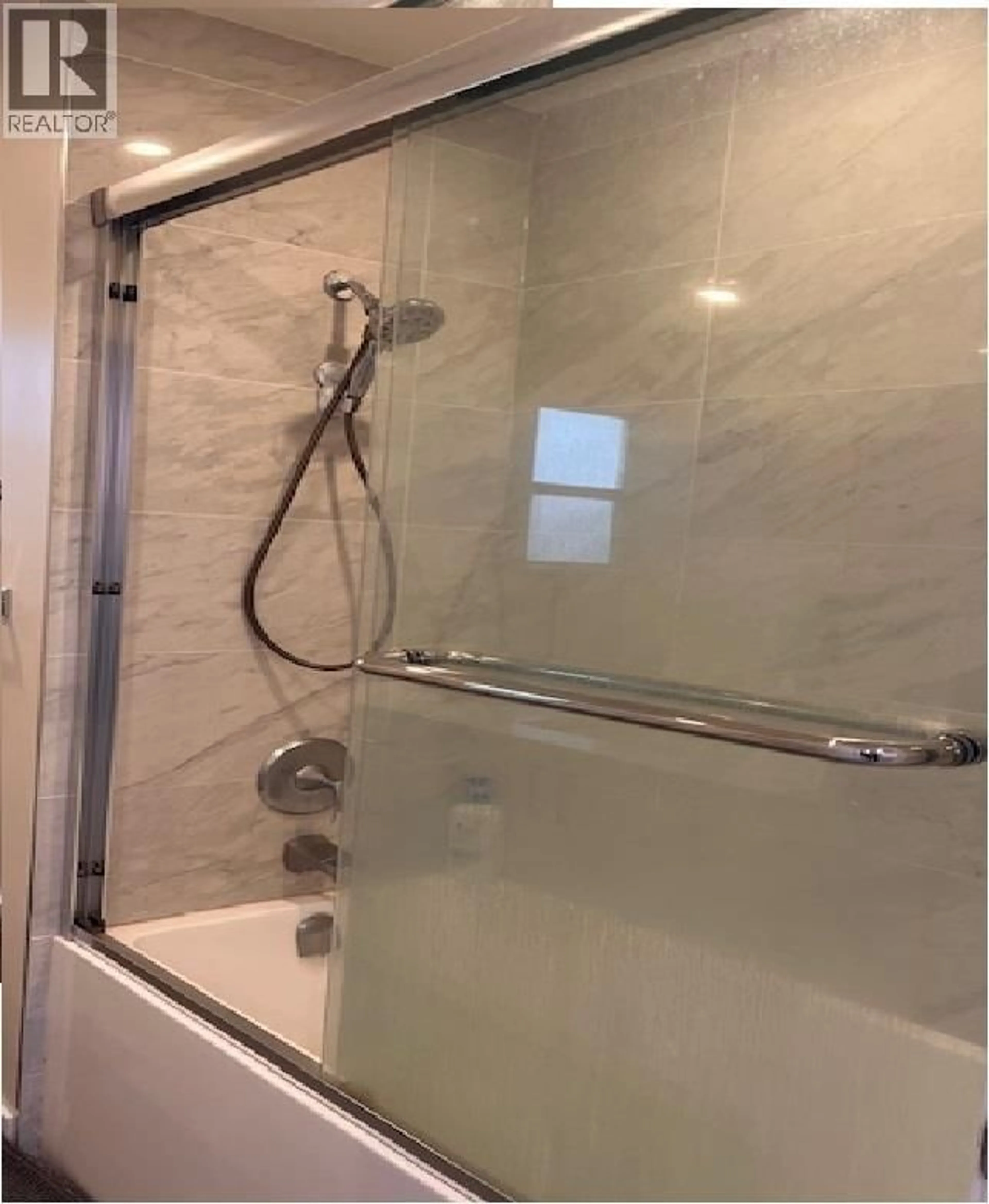 Contemporary bathroom, ceramic/tile floor for 131 RICKMAN PLACE, New Westminster British Columbia V3L4P8