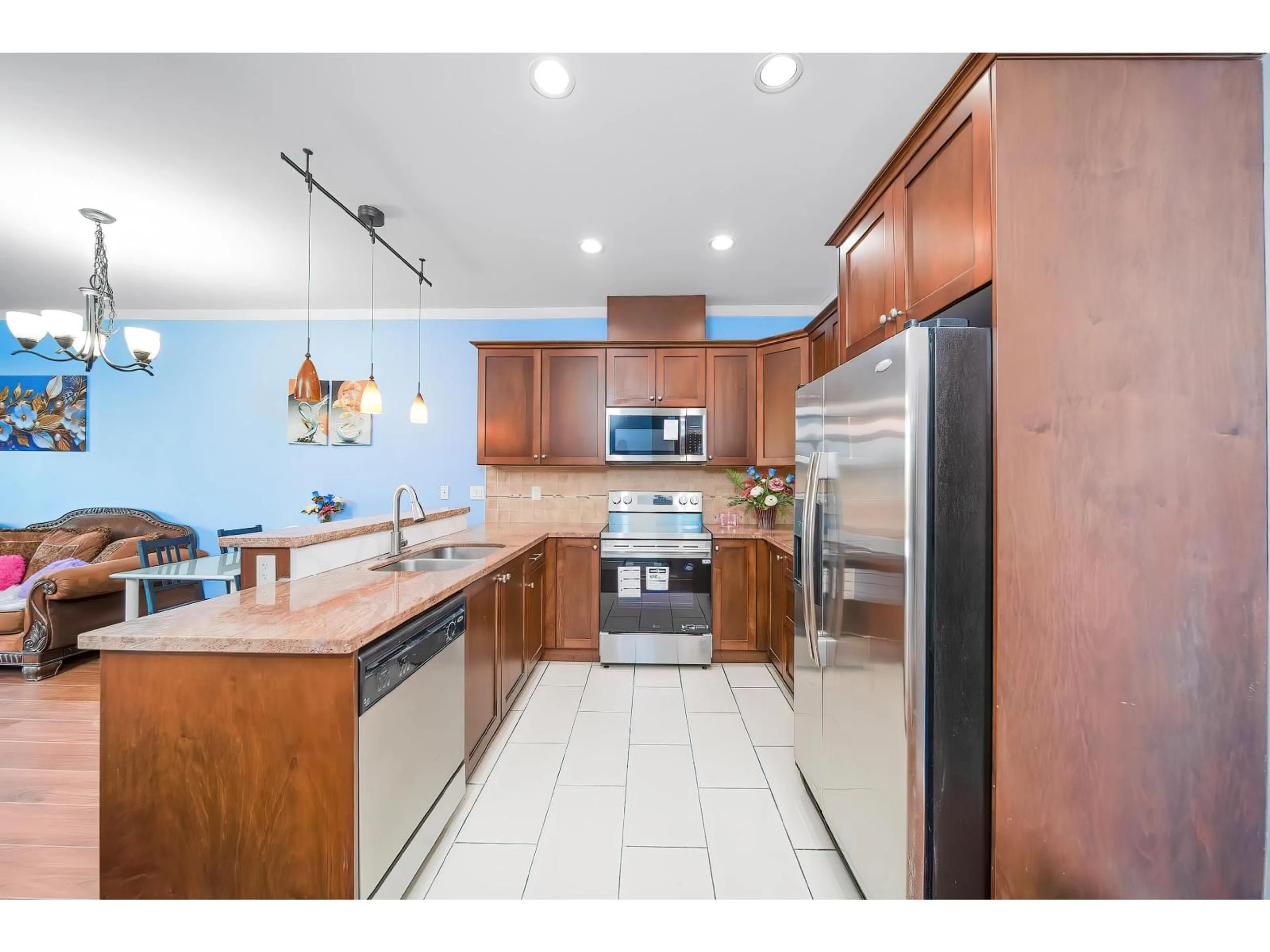 Open concept kitchen, ceramic/tile floor for 521 - 14333 104, Surrey British Columbia V3T0E1