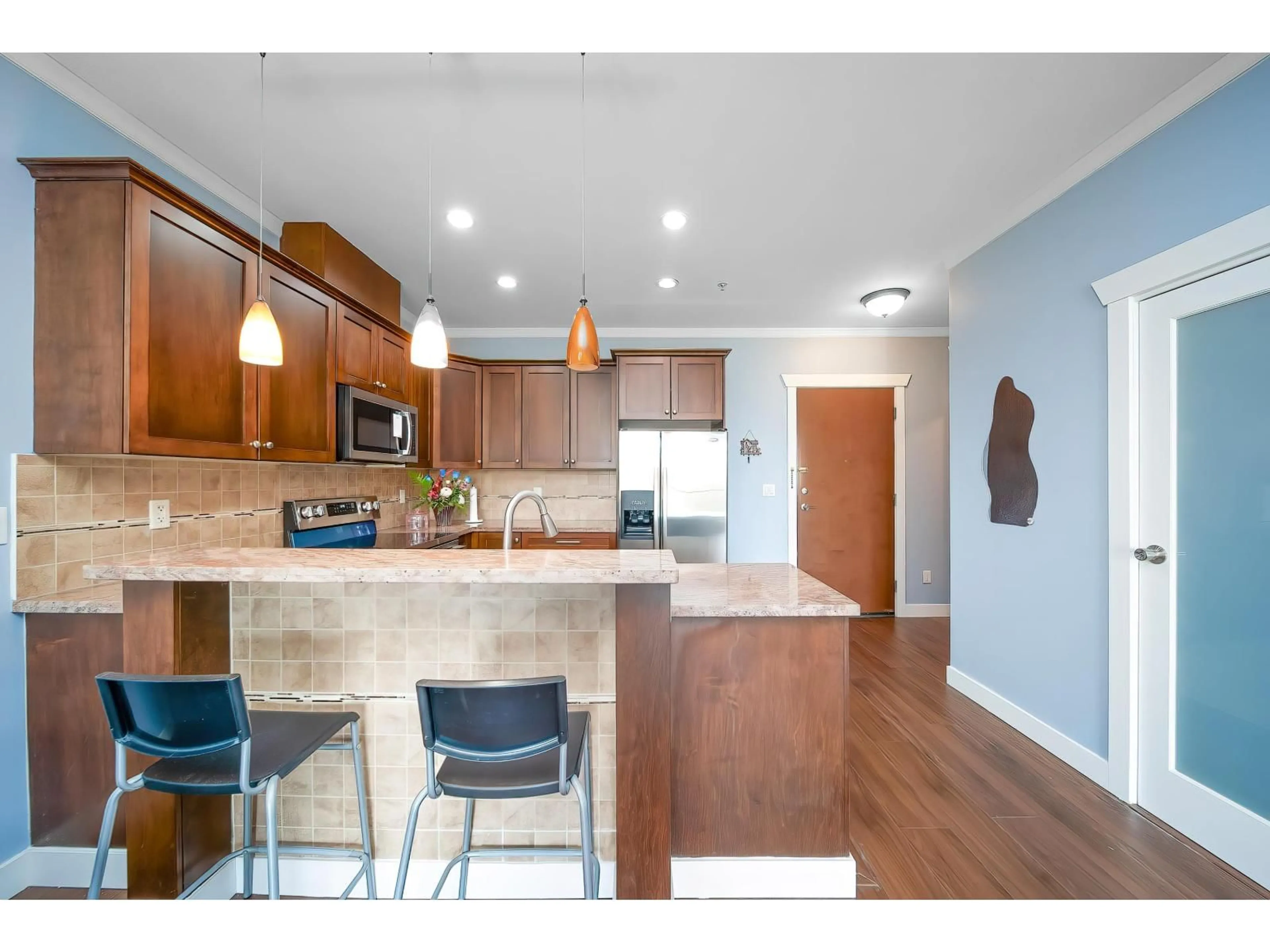 Open concept kitchen, wood/laminate floor for 521 - 14333 104, Surrey British Columbia V3T0E1
