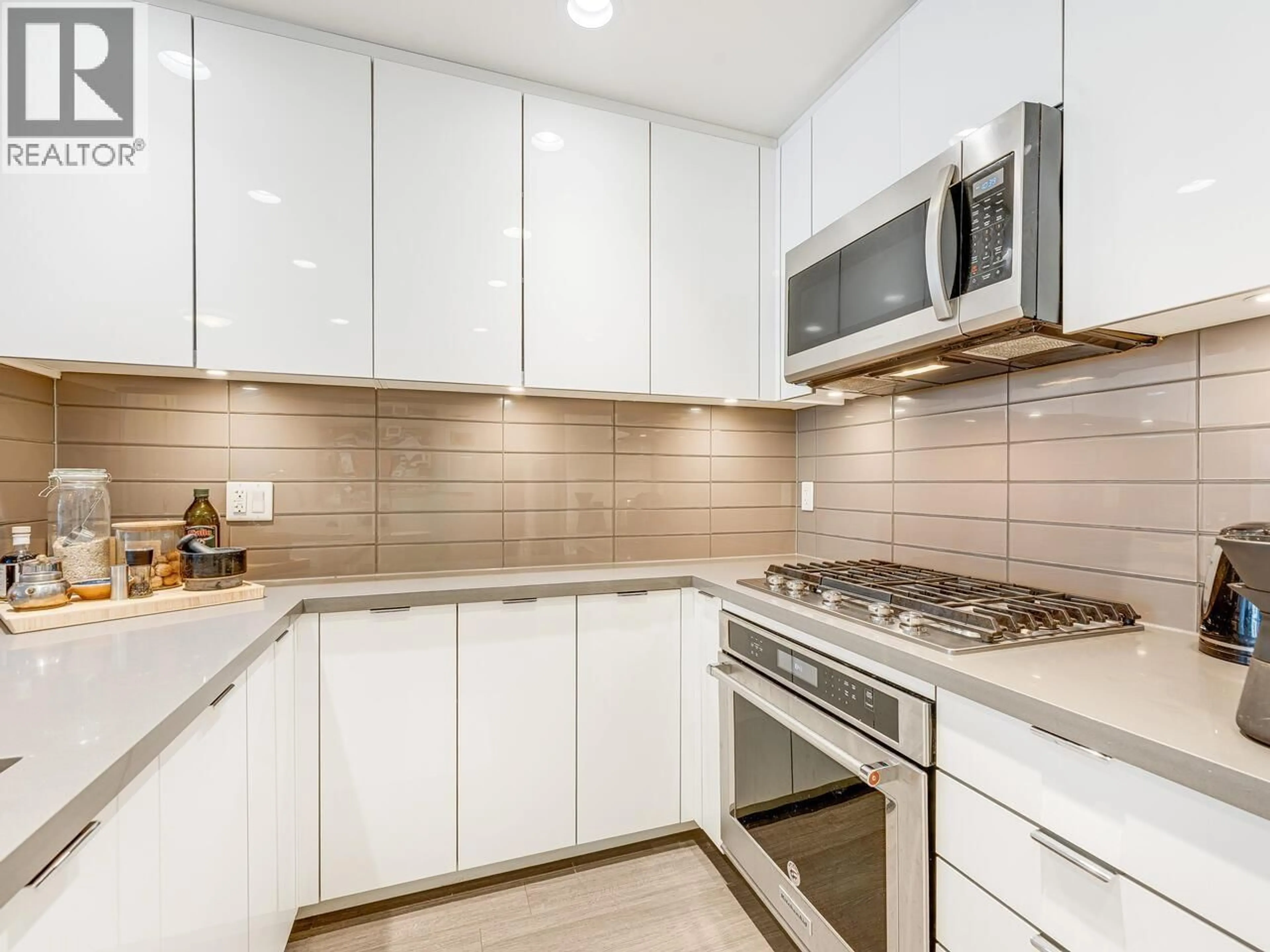 Standard kitchen, ceramic/tile floor for 412 - 255 1ST STREET, North Vancouver British Columbia V7M3G8