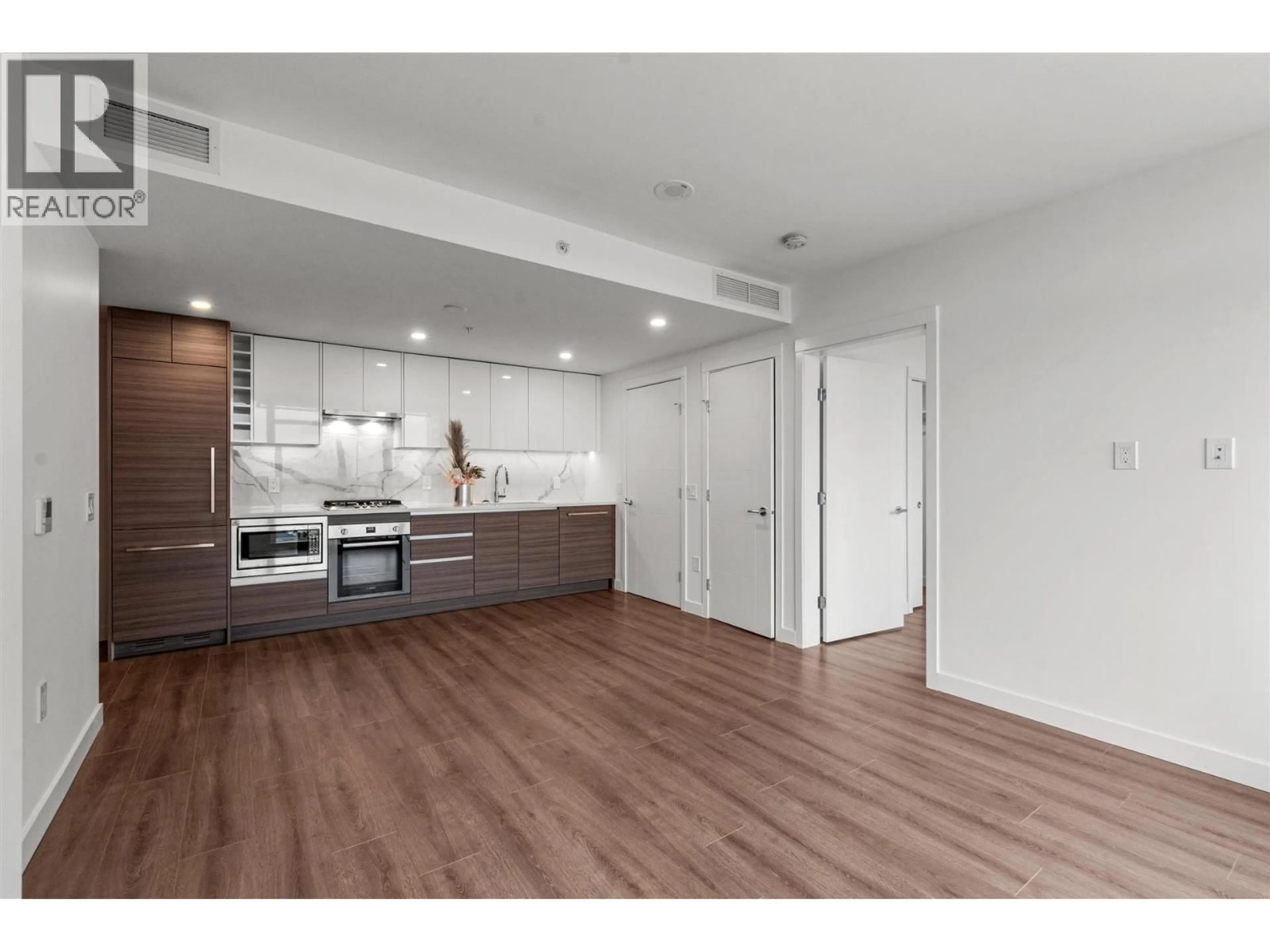Open concept kitchen, wood/laminate floor for 2101 - 823 CARNARVON STREET, New Westminster British Columbia V3M0N5