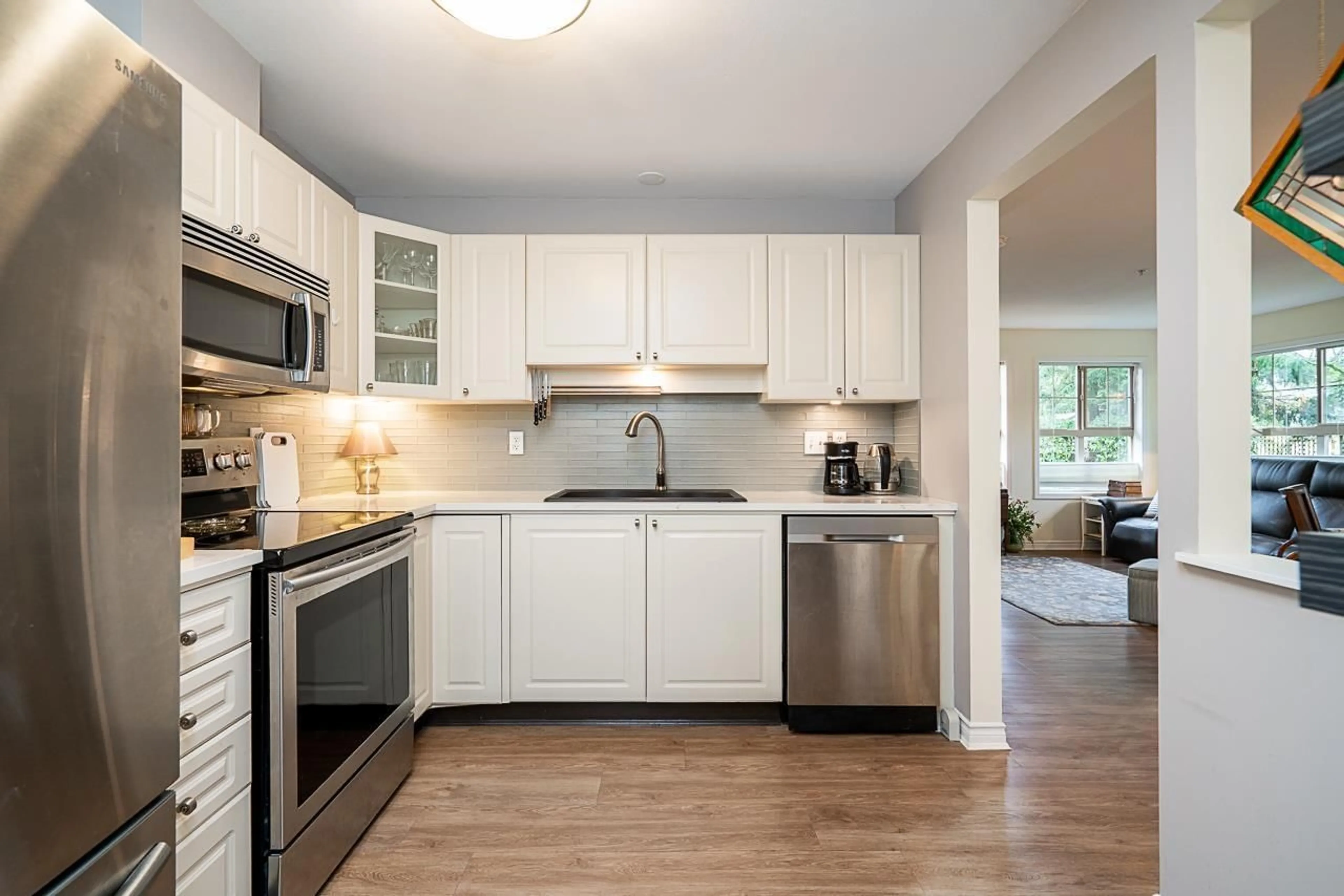 Open concept kitchen, unknown for 101 - 15325 17, Surrey British Columbia V4A1T8