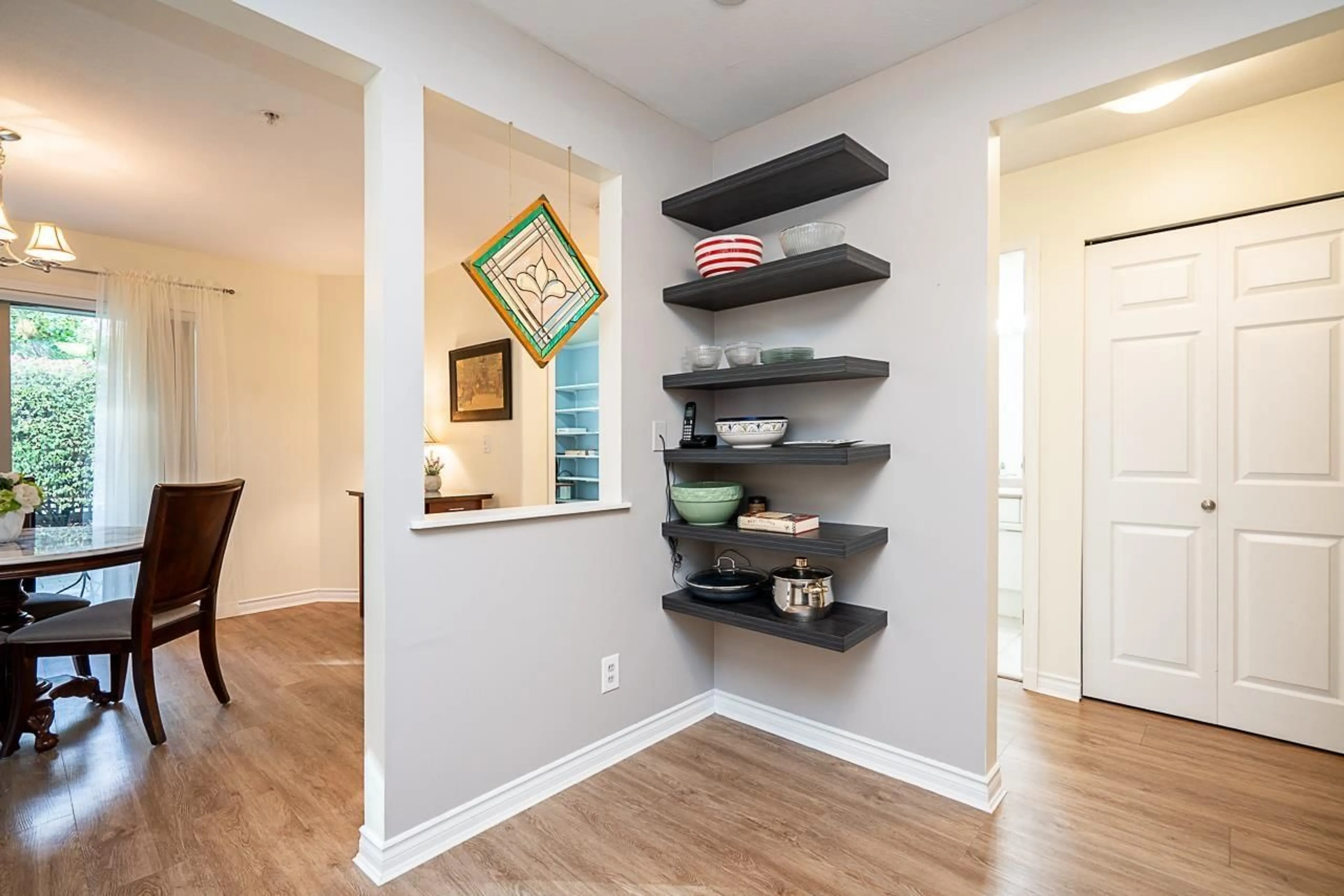 Indoor entryway for 101 - 15325 17, Surrey British Columbia V4A1T8