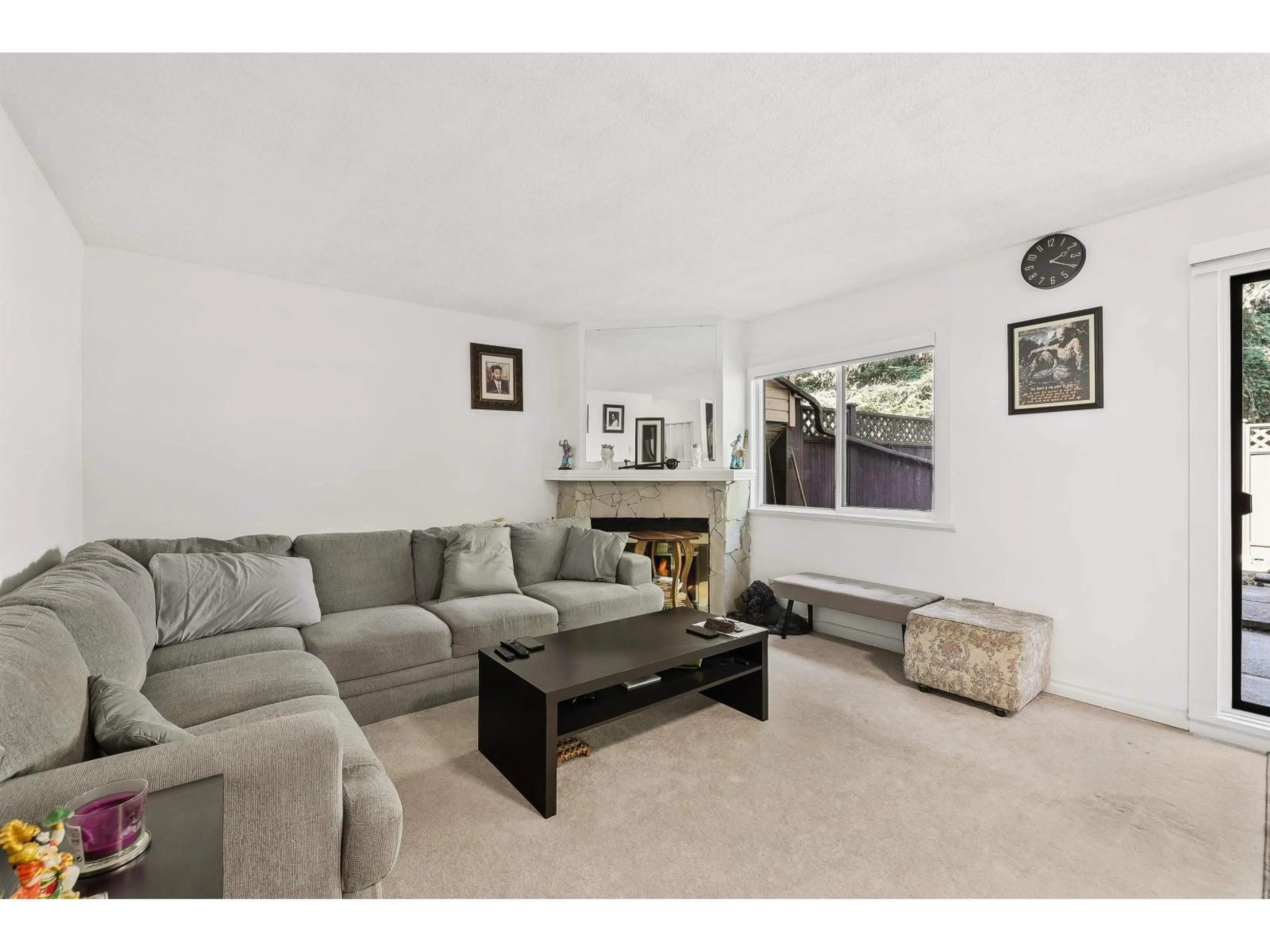 Living room with furniture, unknown for 13345 70B, Surrey British Columbia V3W7Z3