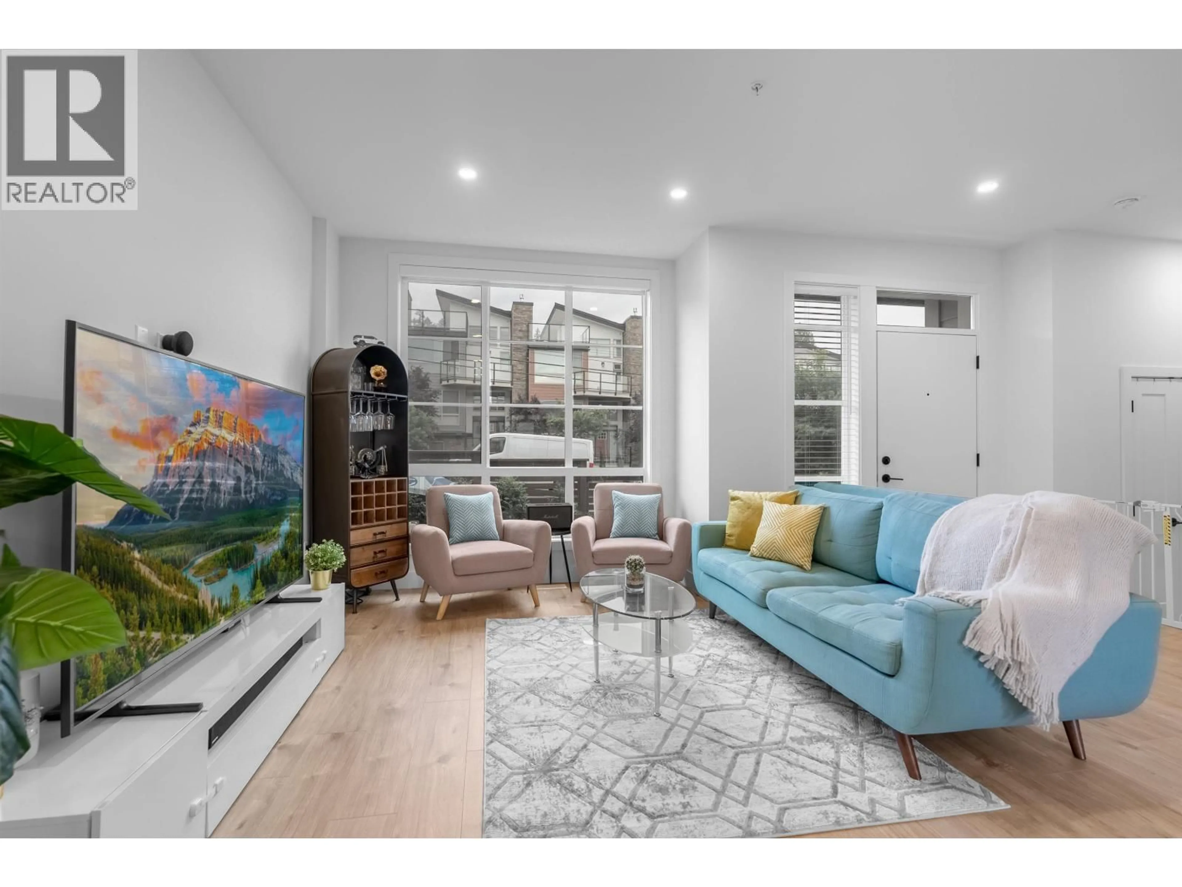 Living room with furniture, unknown for 21 - 23183 136 AVENUE, Maple Ridge British Columbia V4R0H9