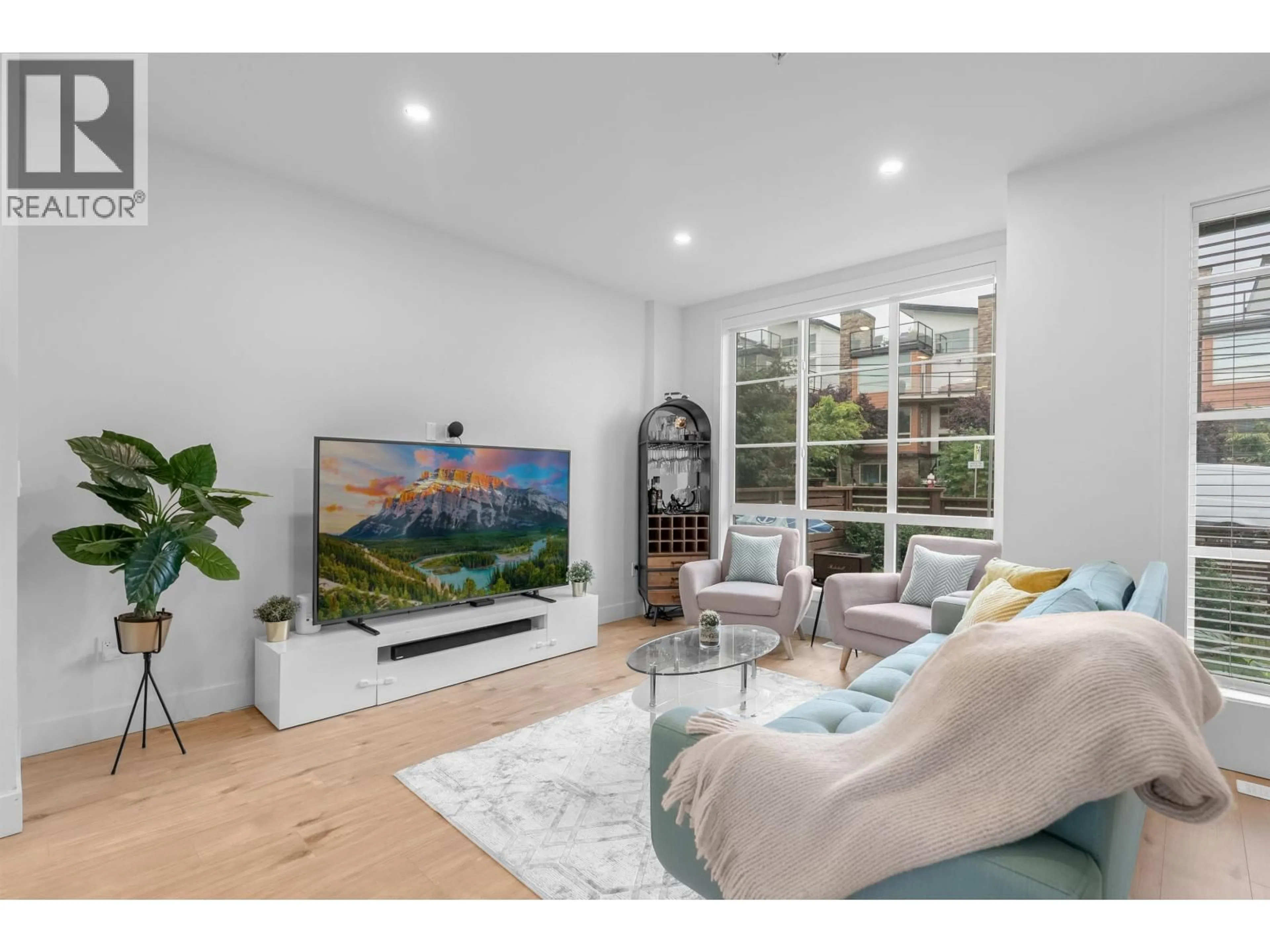 Living room with furniture, unknown for 21 - 23183 136 AVENUE, Maple Ridge British Columbia V4R0H9