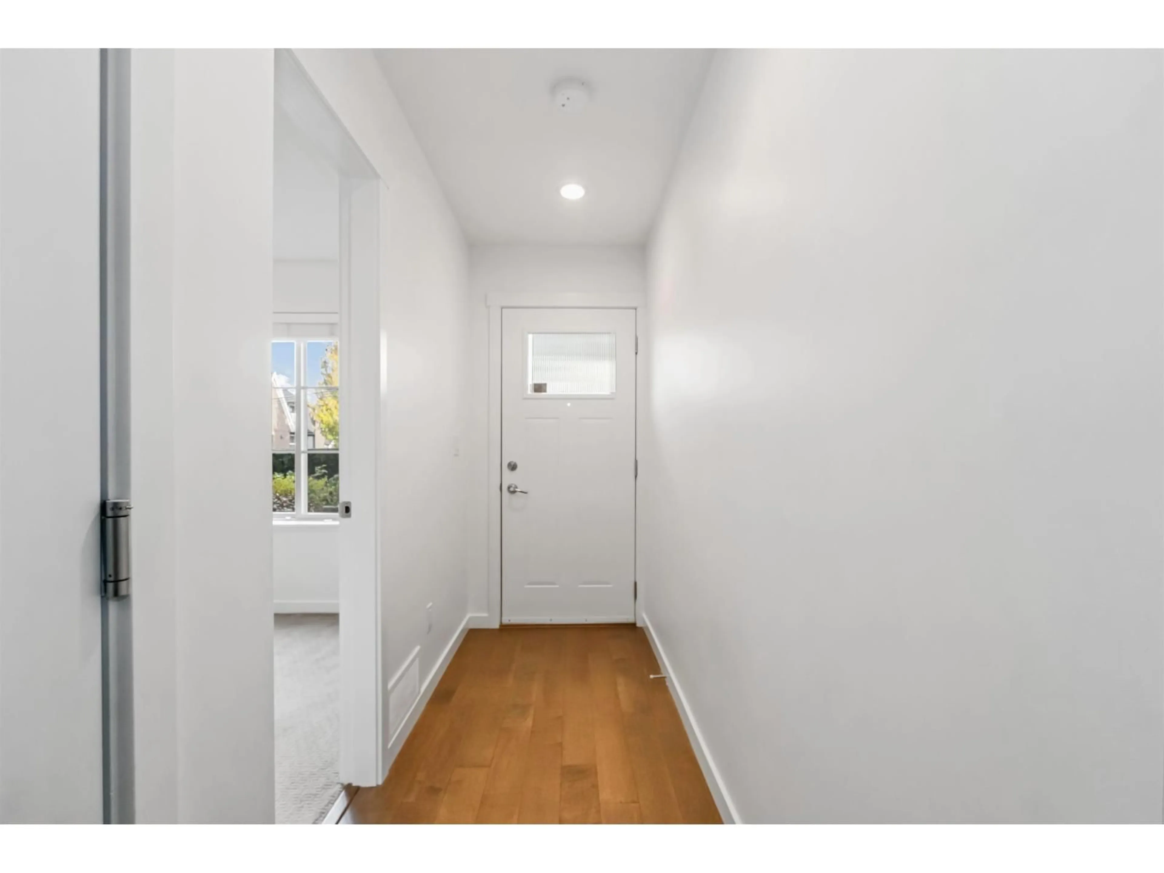 Indoor entryway for 5 - 2845 156, Surrey British Columbia V3Z3Y3