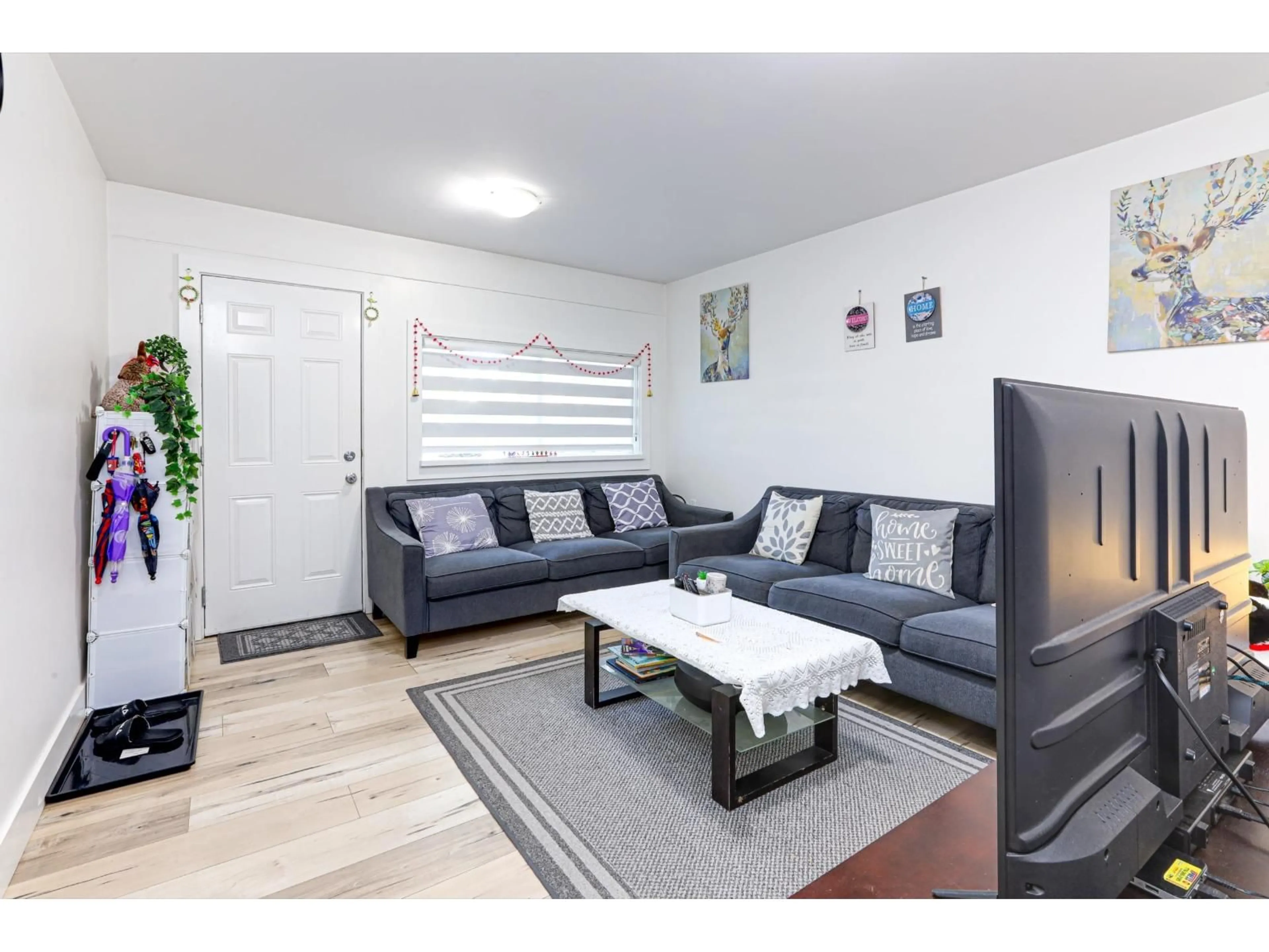 Living room with furniture, wood/laminate floor for 15720 ASTER ROAD, Surrey British Columbia V4A1Y5