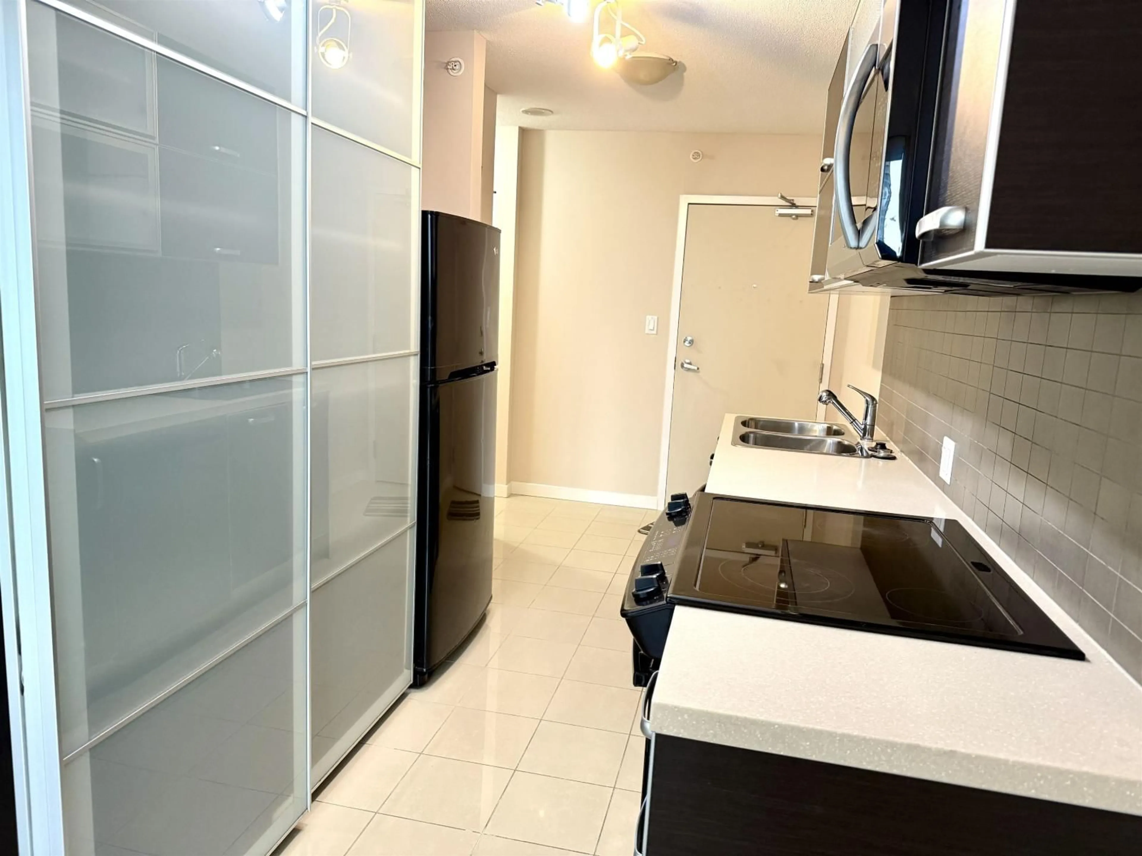 Standard kitchen, ceramic/tile floor for 1105 - 9981 WHALLEY, Surrey British Columbia V3T0G6