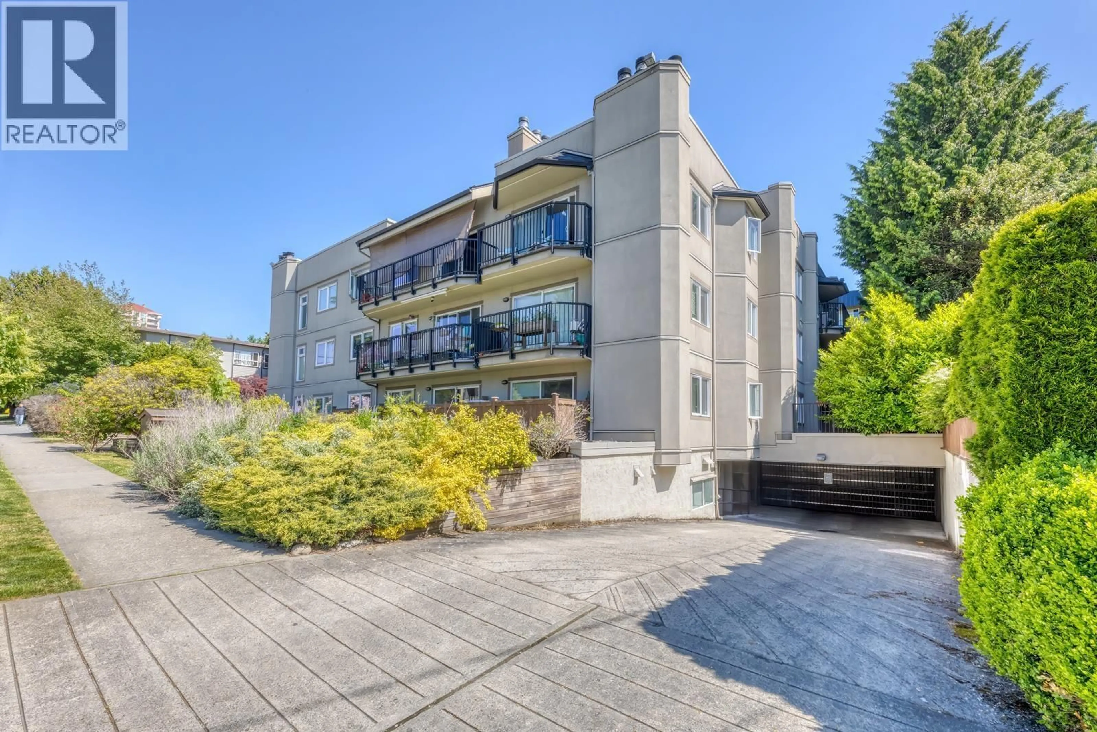 A pic from outside/outdoor area/front of a property/back of a property/a pic from drone, building for 101 - 620 BLACKFORD STREET, New Westminster British Columbia V3M1R6