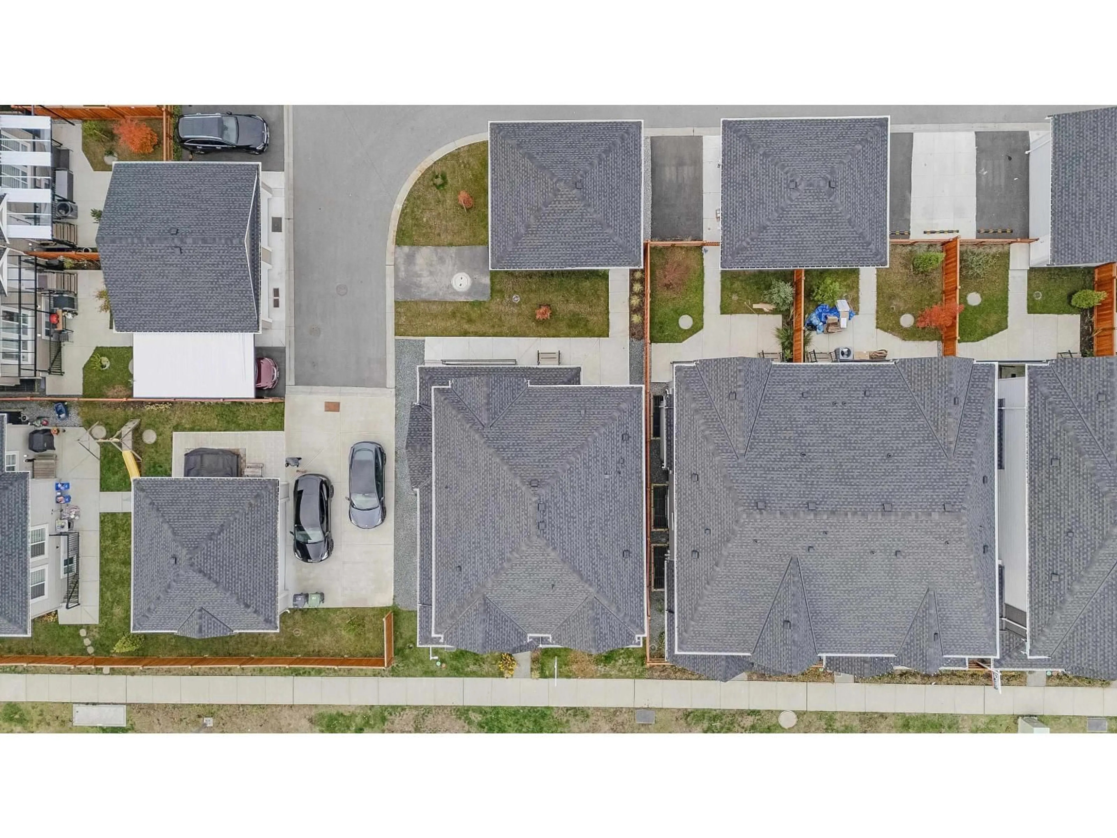 A pic from outside/outdoor area/front of a property/back of a property/a pic from drone, street for 19631 74, Langley British Columbia V2Y3R5
