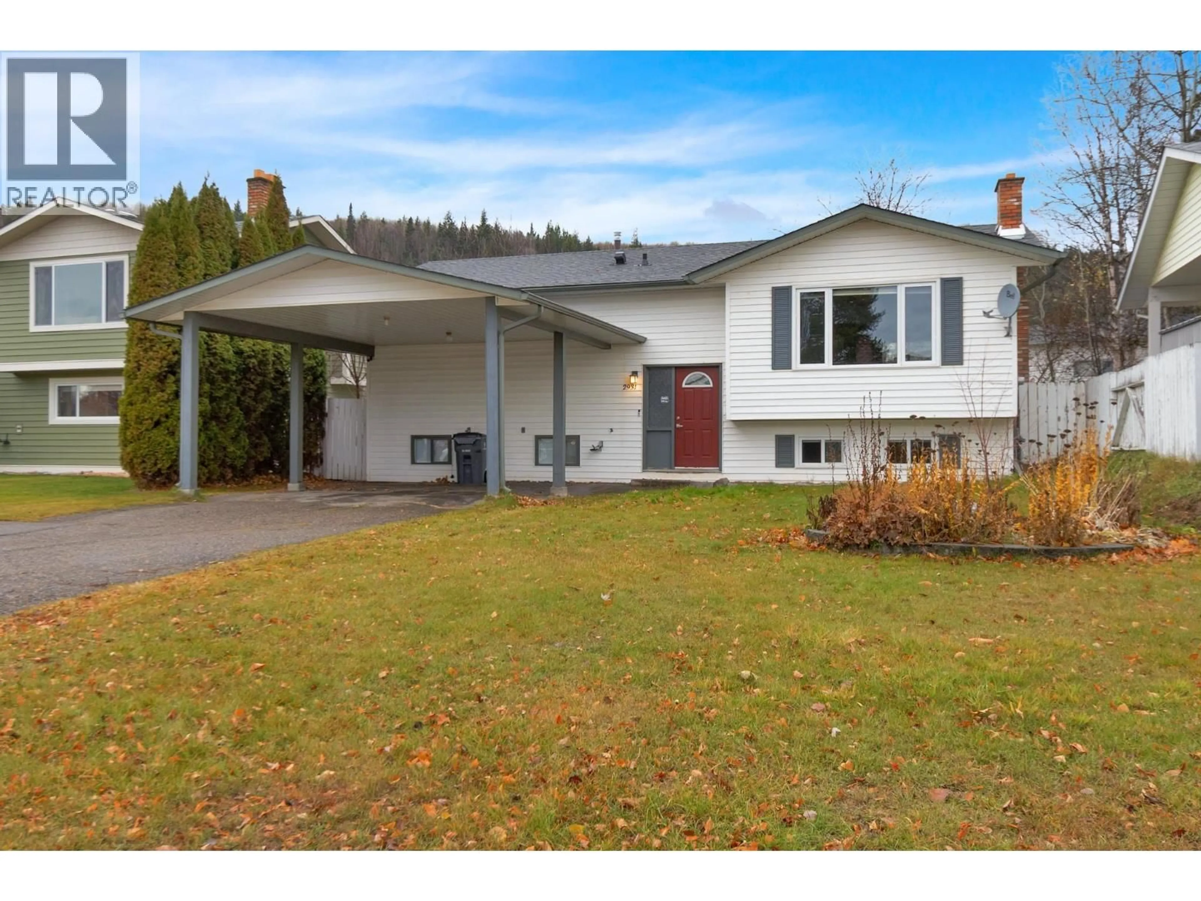 Home with vinyl exterior material, street for 2931 WAYNE STREET, Prince George British Columbia V2N4M8