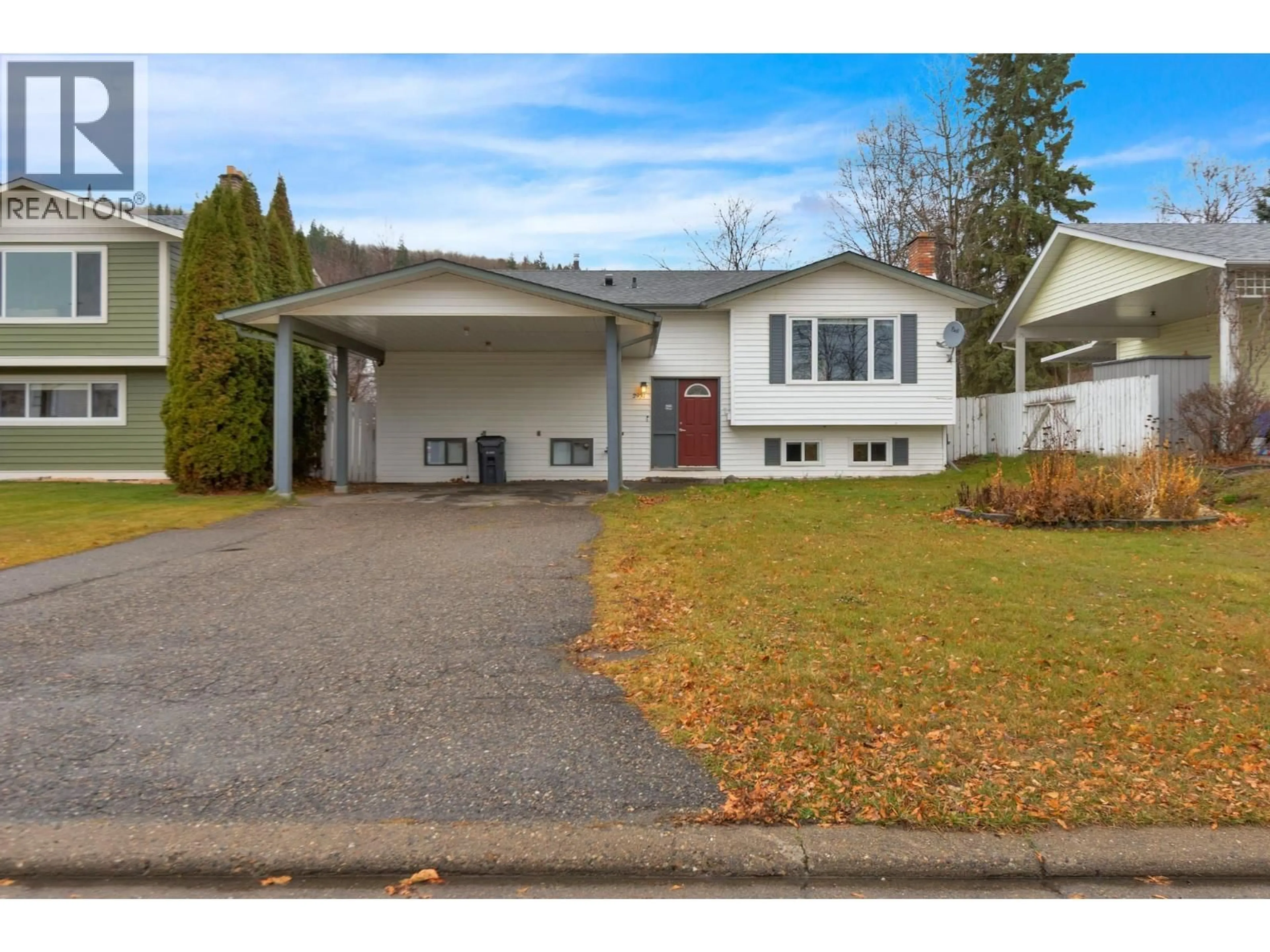 Home with vinyl exterior material, street for 2931 WAYNE STREET, Prince George British Columbia V2N4M8