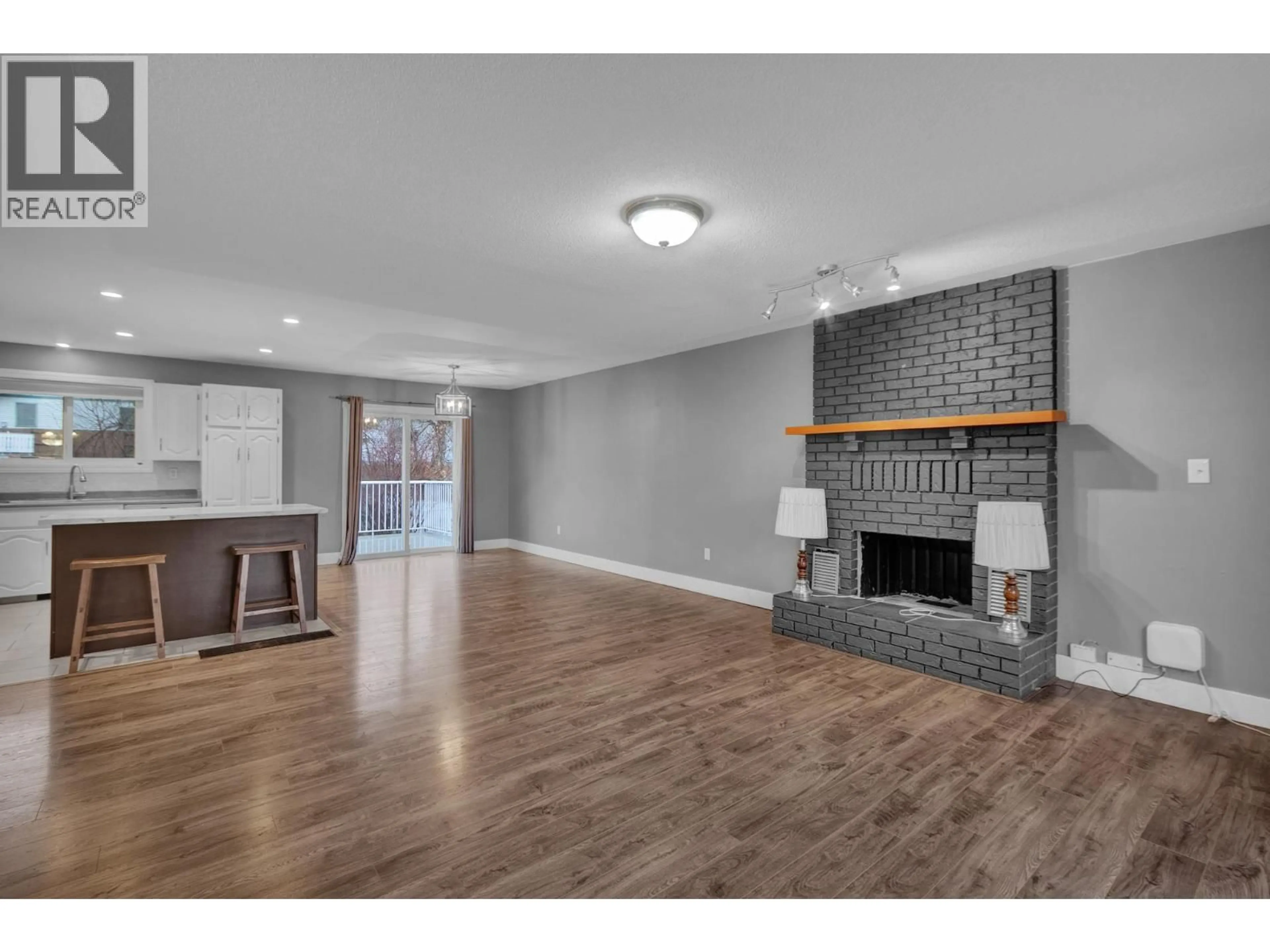 Living room with furniture, wood/laminate floor for 2931 WAYNE STREET, Prince George British Columbia V2N4M8