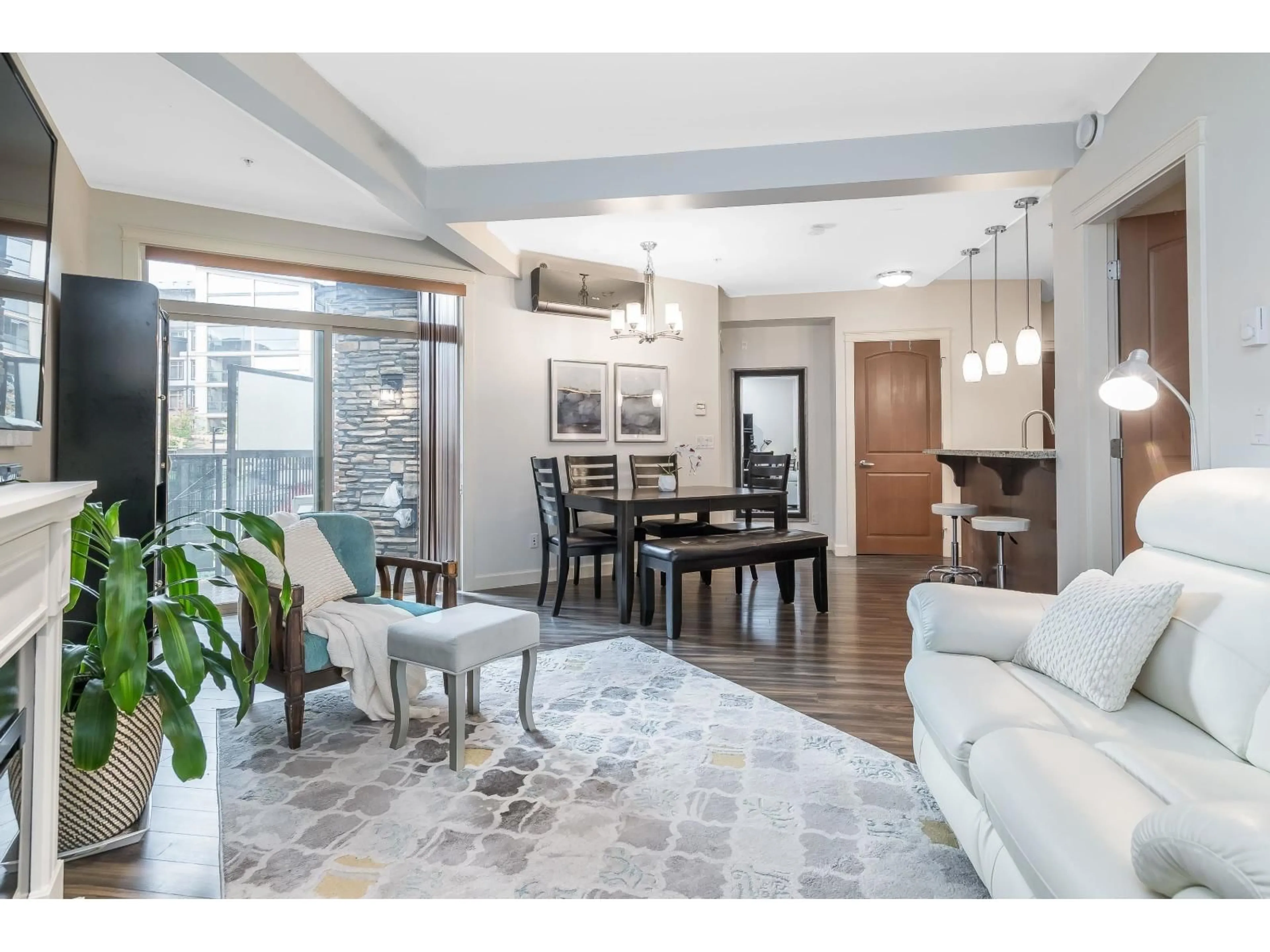 Living room with furniture, unknown for 202 - 32445 SIMON, Abbotsford British Columbia V2T0G7