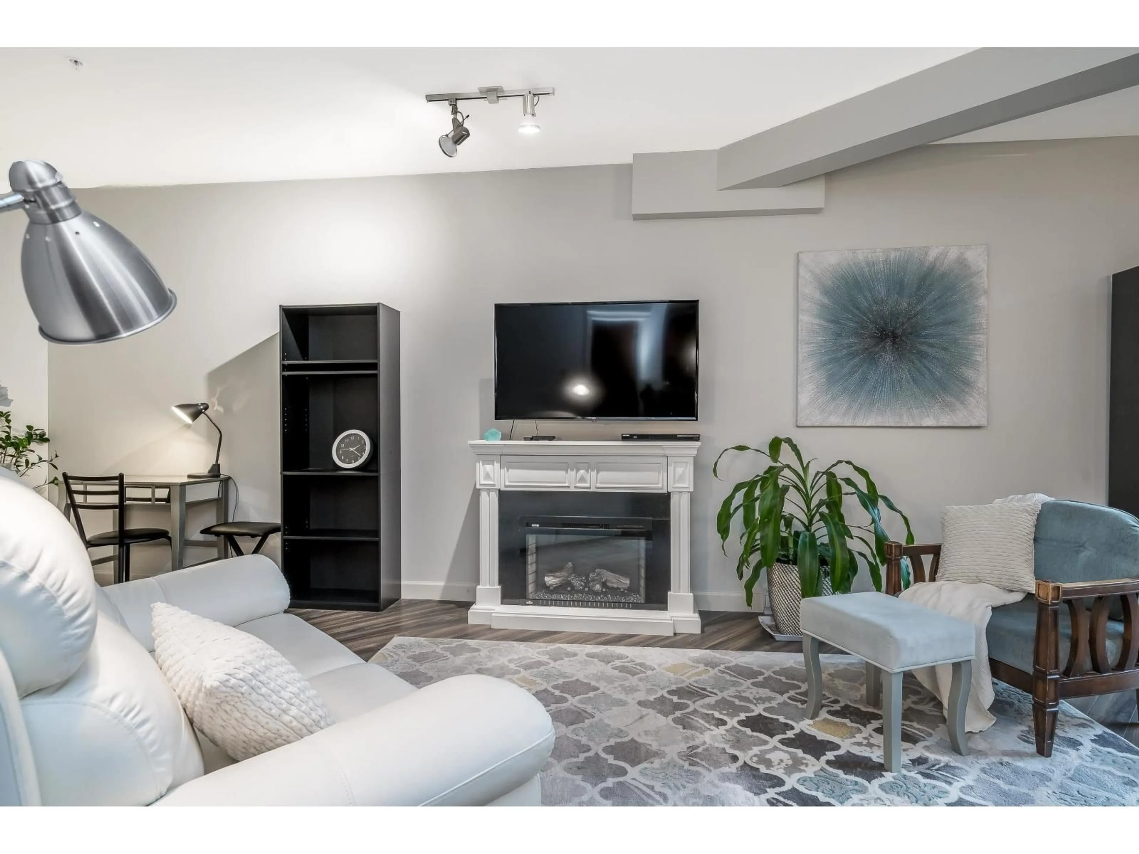 Living room with furniture, unknown for 202 - 32445 SIMON, Abbotsford British Columbia V2T0G7