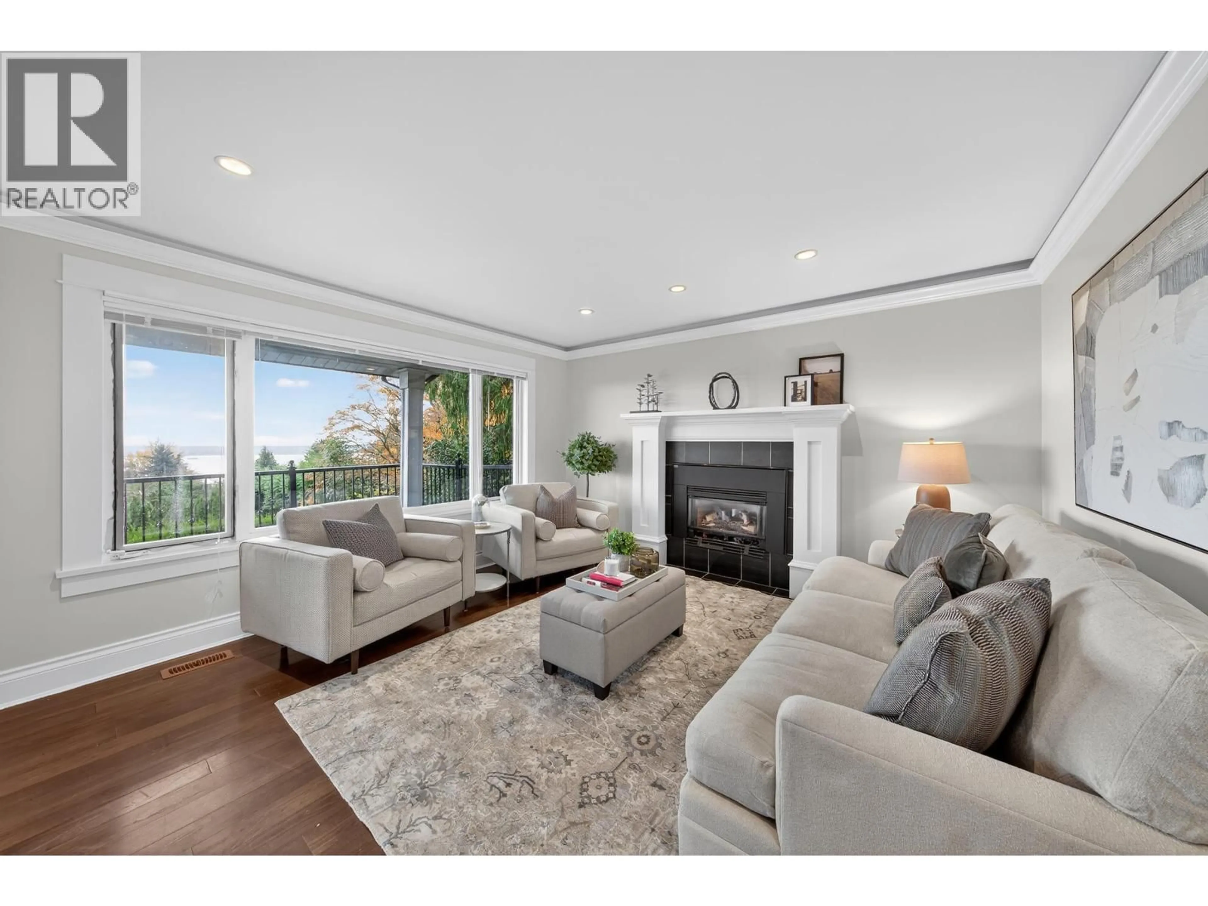 Living room with furniture, wood/laminate floor for 1314 CHARTWELL DRIVE, West Vancouver British Columbia V7S2R3