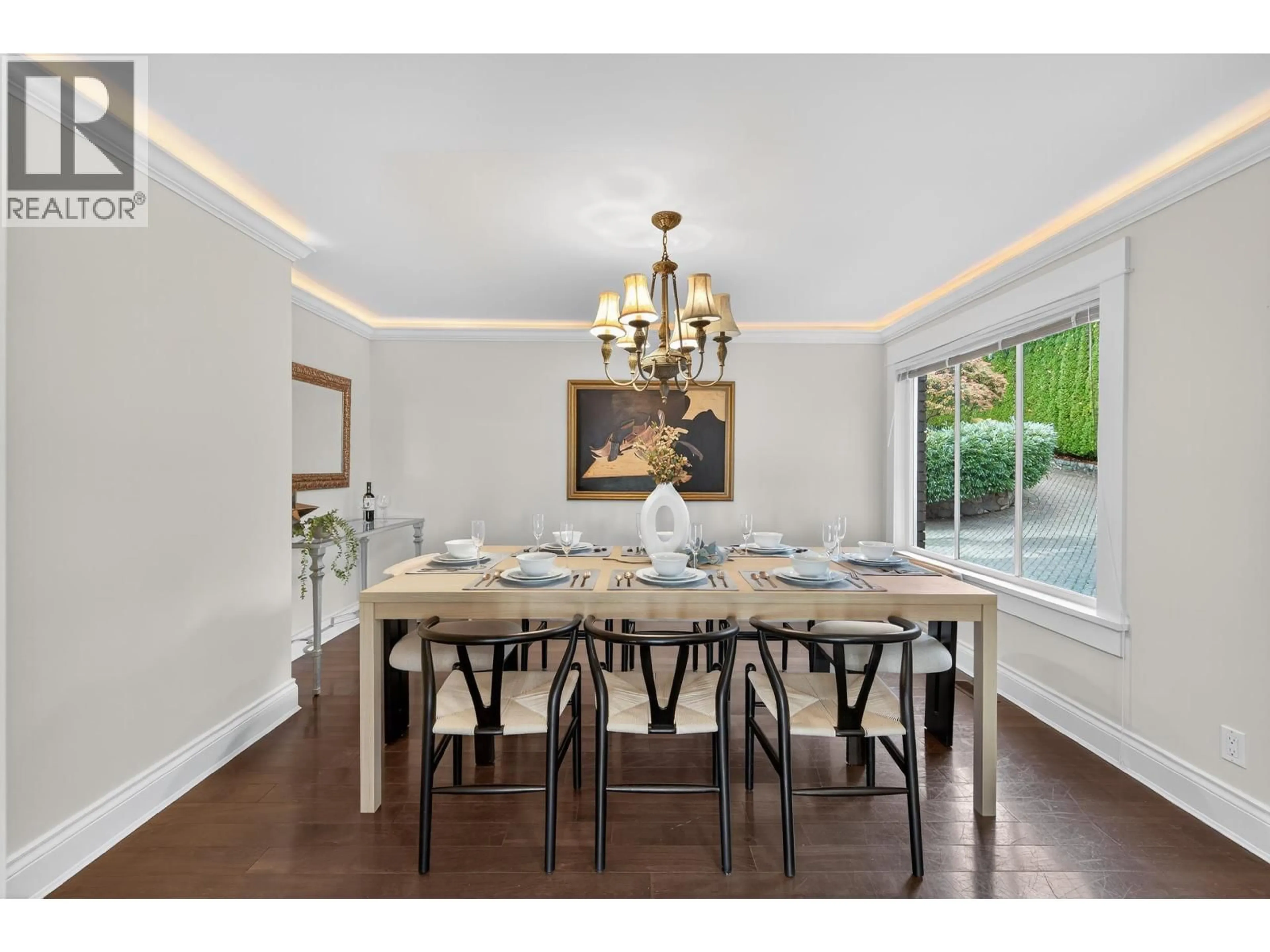 Dining room, wood/laminate floor for 1314 CHARTWELL DRIVE, West Vancouver British Columbia V7S2R3