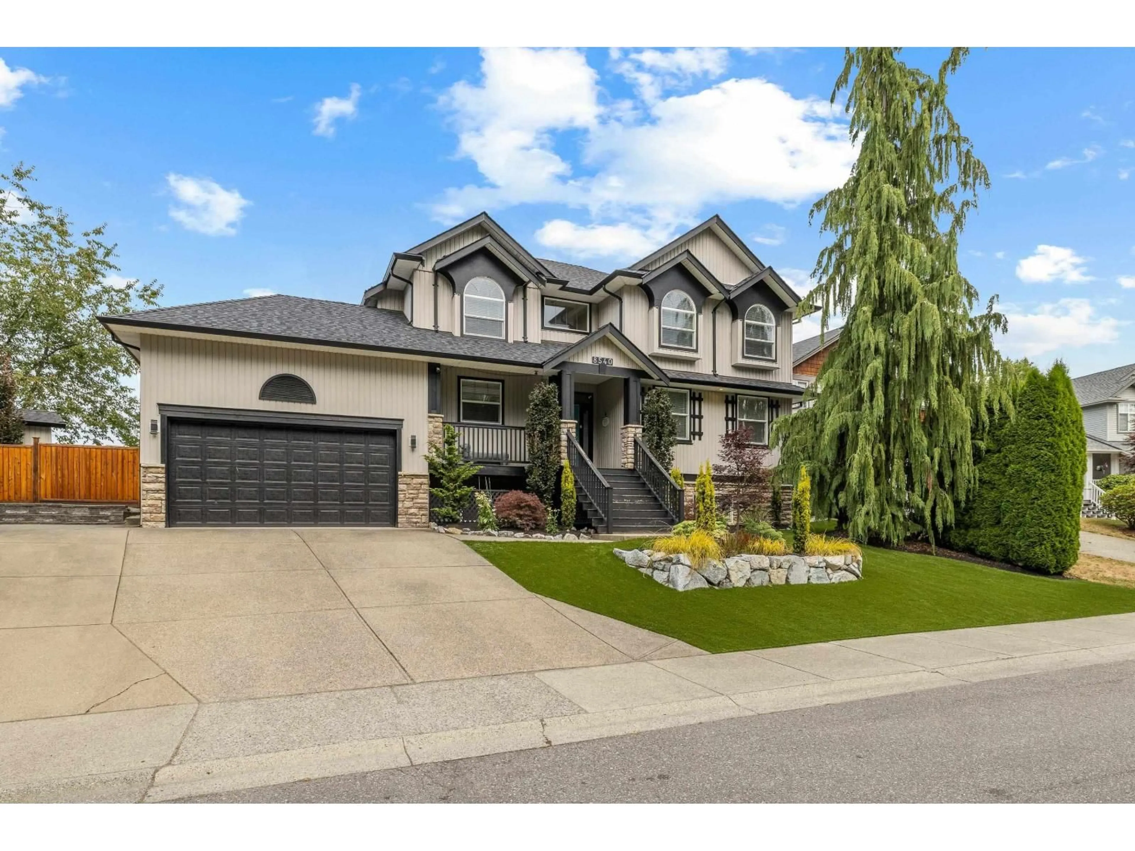 Home with vinyl exterior material, street for 8540 DOERKSEN, Mission British Columbia V2V7C4