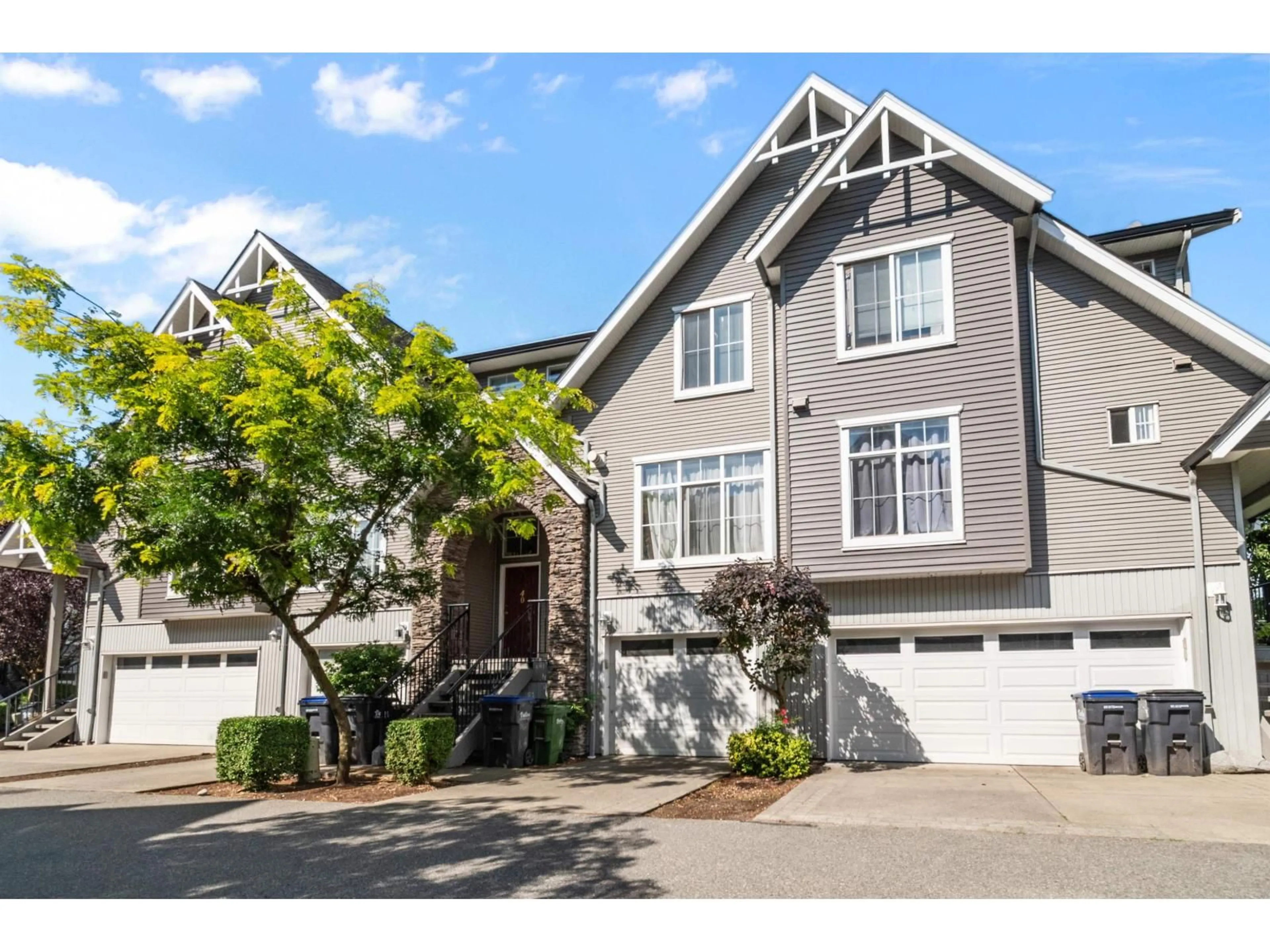 Home with vinyl exterior material, street for 41 - 8881 WALTERS STREET, Chilliwack British Columbia V2P8E9