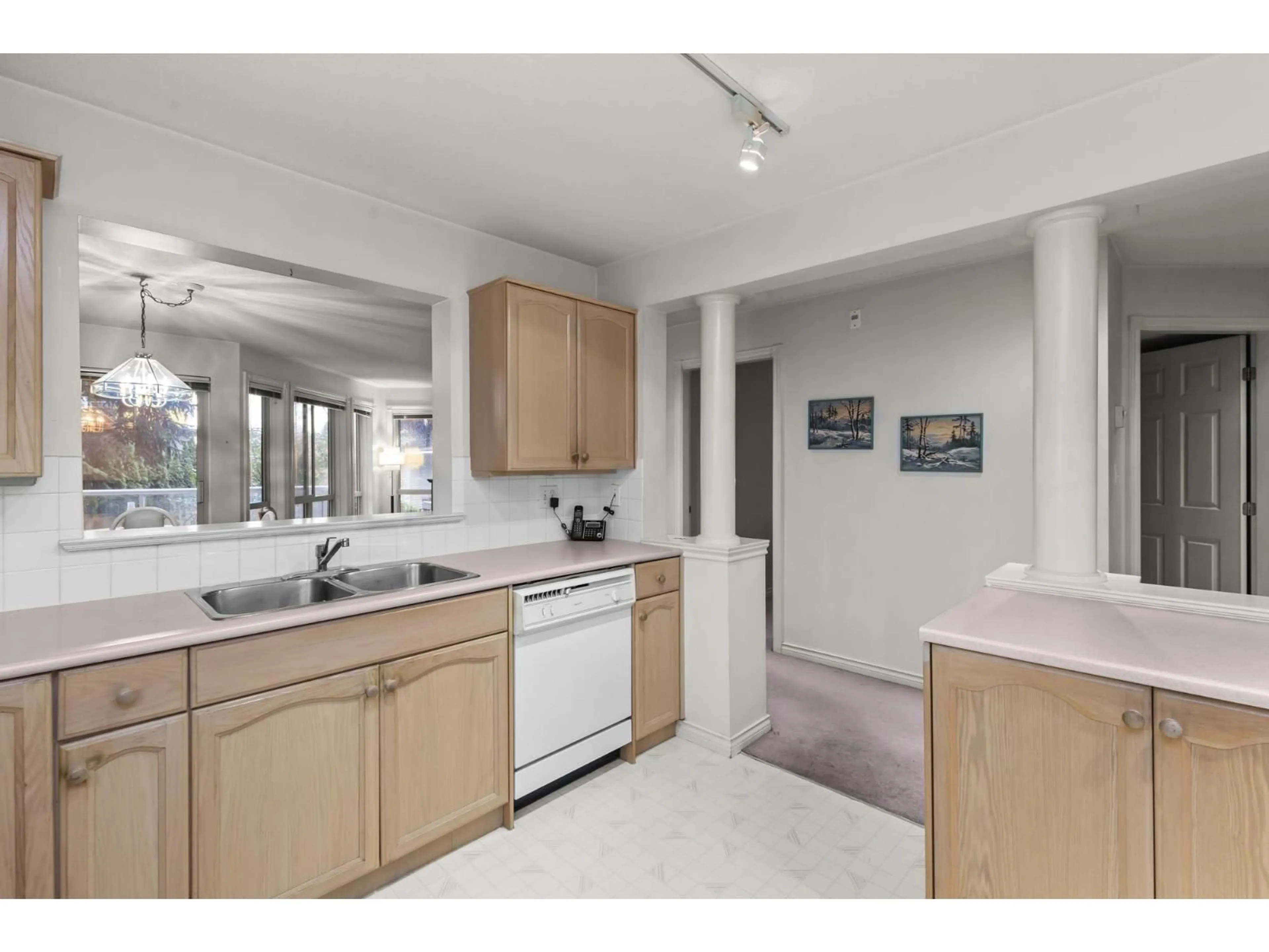 Standard kitchen, unknown for 208 - 2575 WARE, Abbotsford British Columbia V2S3E2