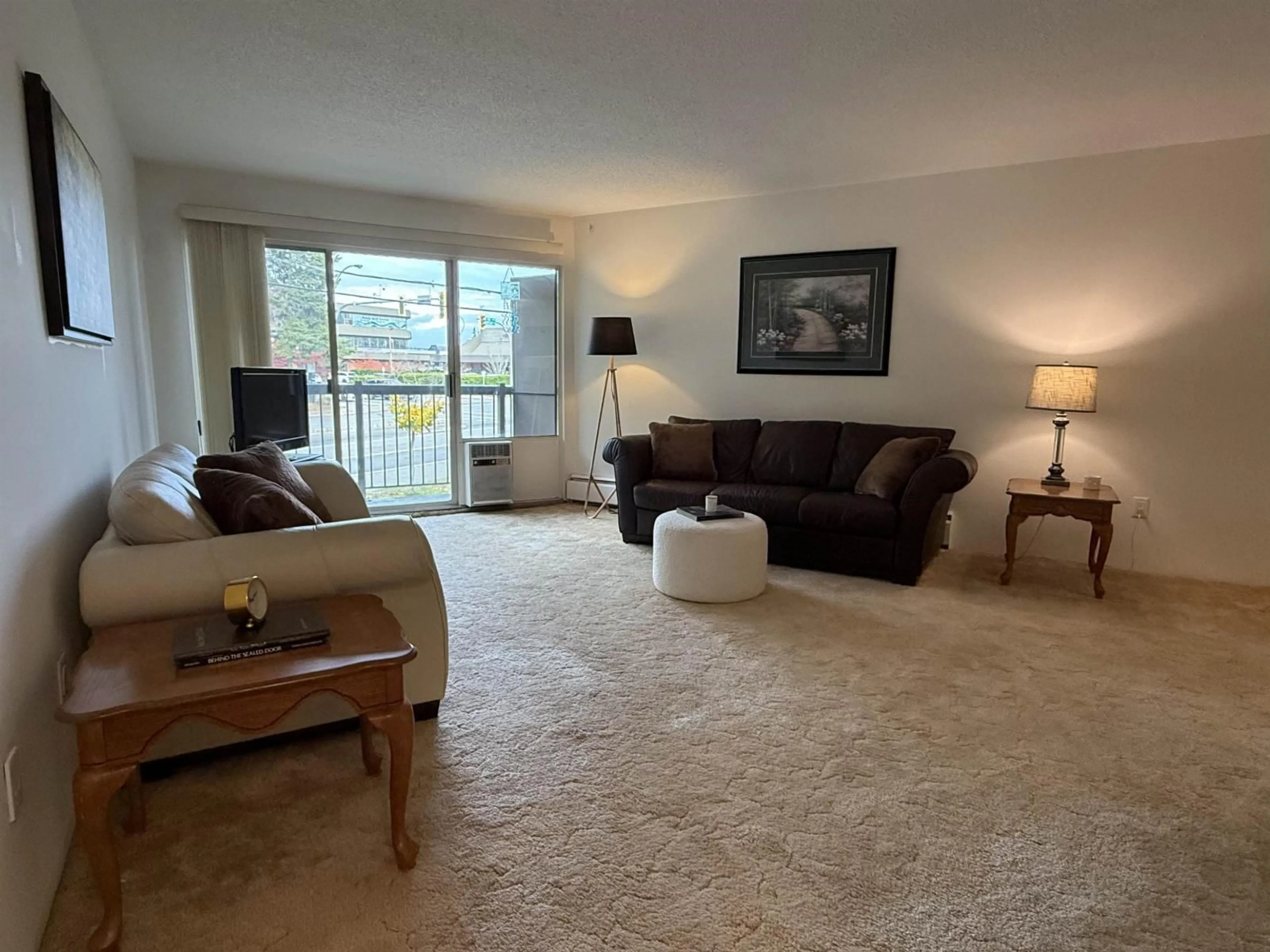 Living room with furniture, unknown for 218 - 15020 NORTH BLUFF, White Rock British Columbia V4B5A4