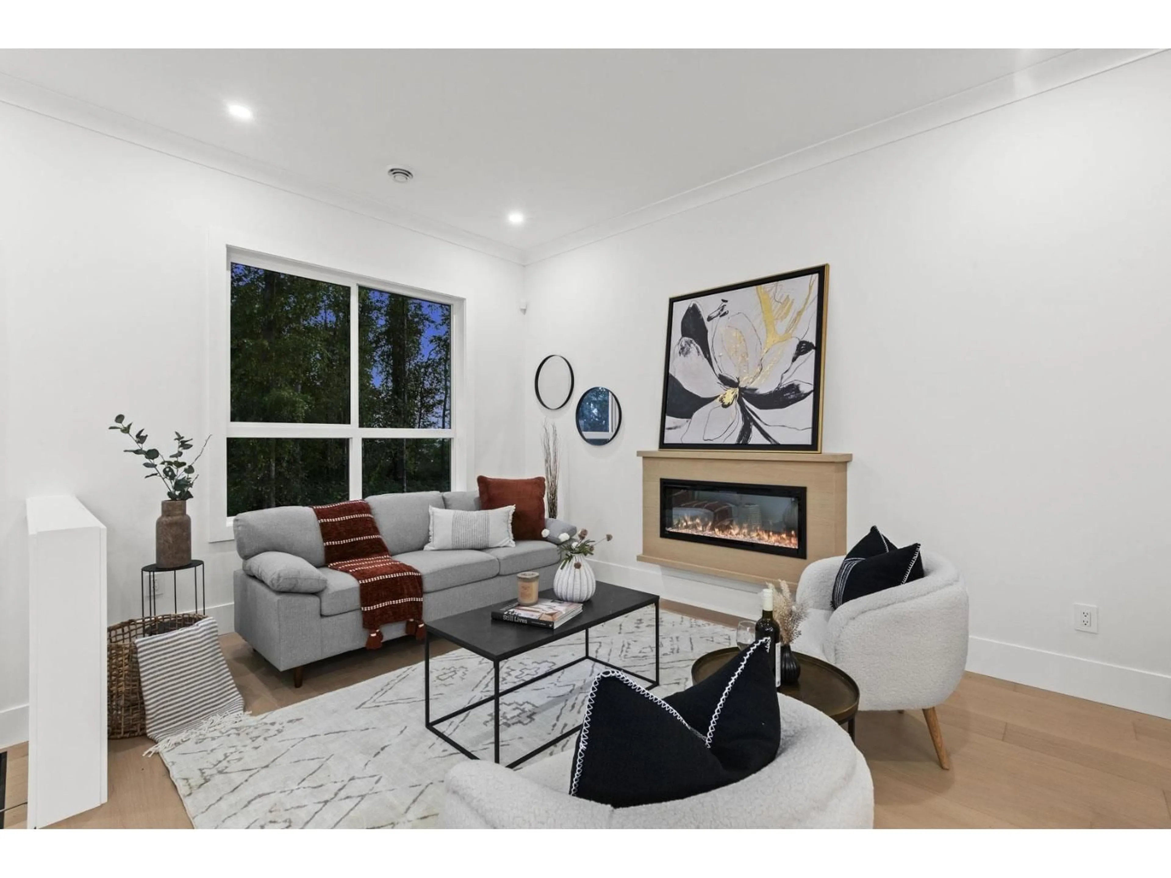 Living room with furniture, unknown for 102 - 16621 18, Surrey British Columbia V3Z9X5