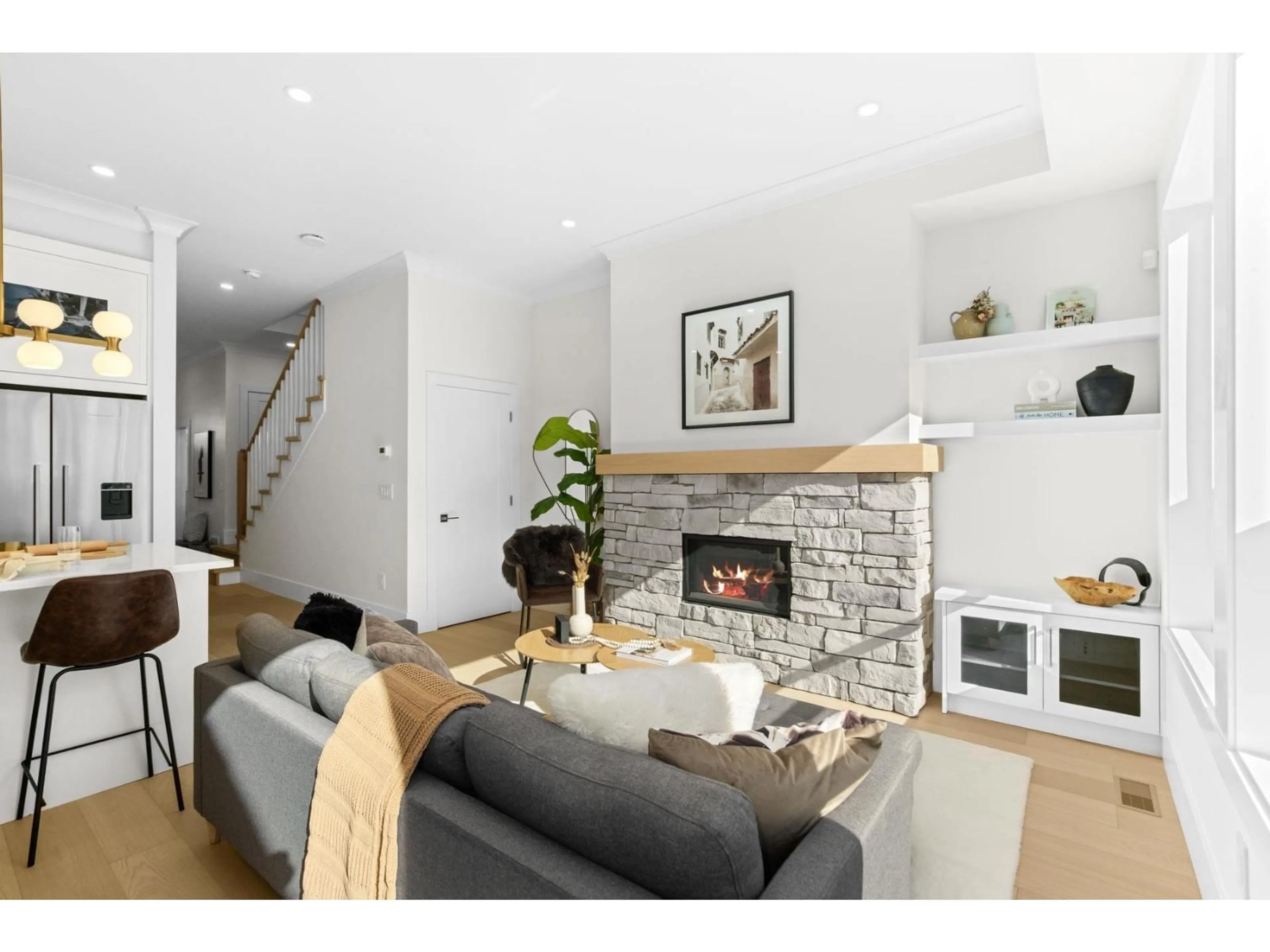 Living room with furniture, unknown for 101 - 16622 18A, Surrey British Columbia V3Z9X5