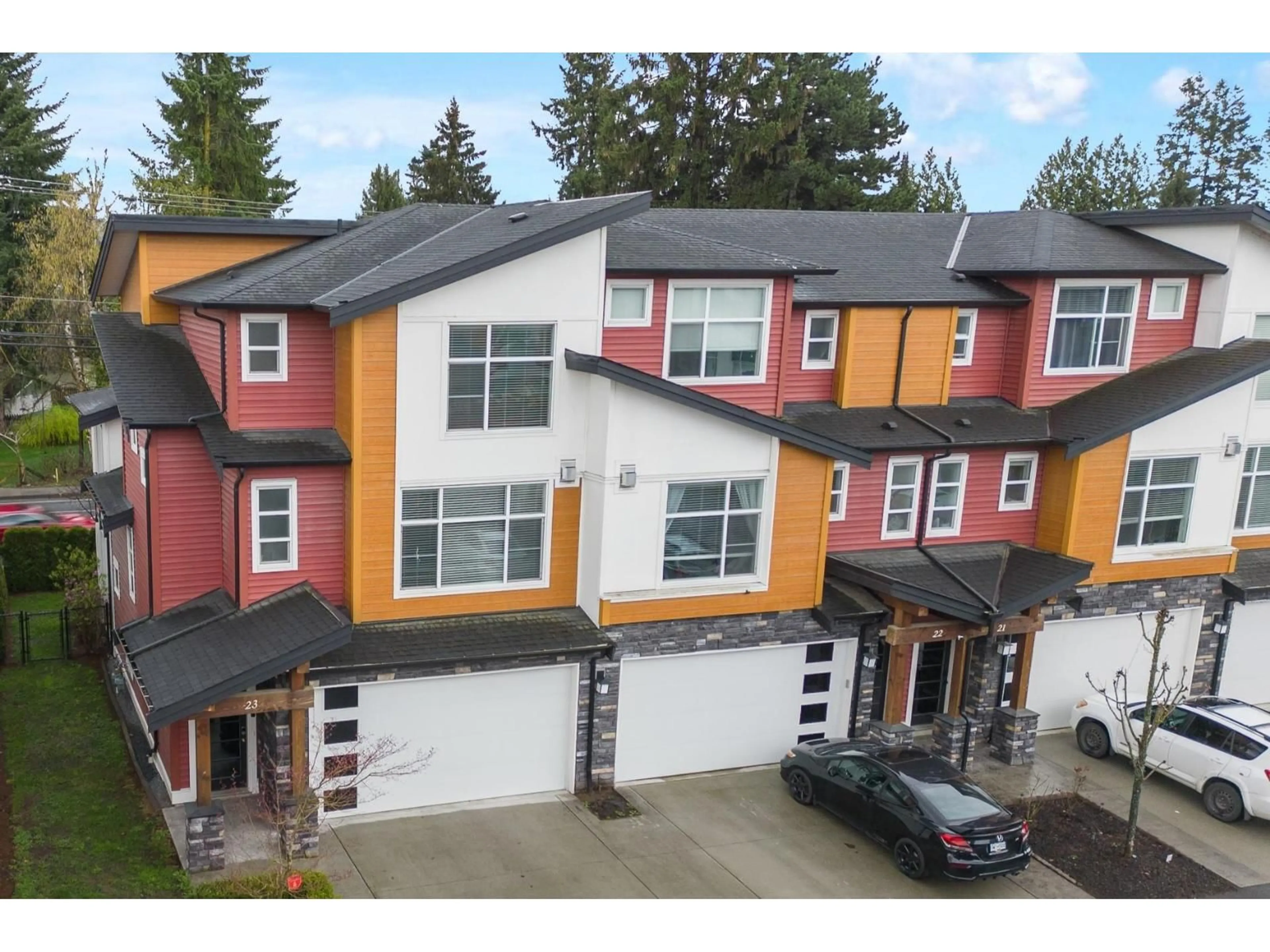 A pic from outside/outdoor area/front of a property/back of a property/a pic from drone, street for 23 - 46570 MACKEN AVENUE, Chilliwack British Columbia V2P0G2