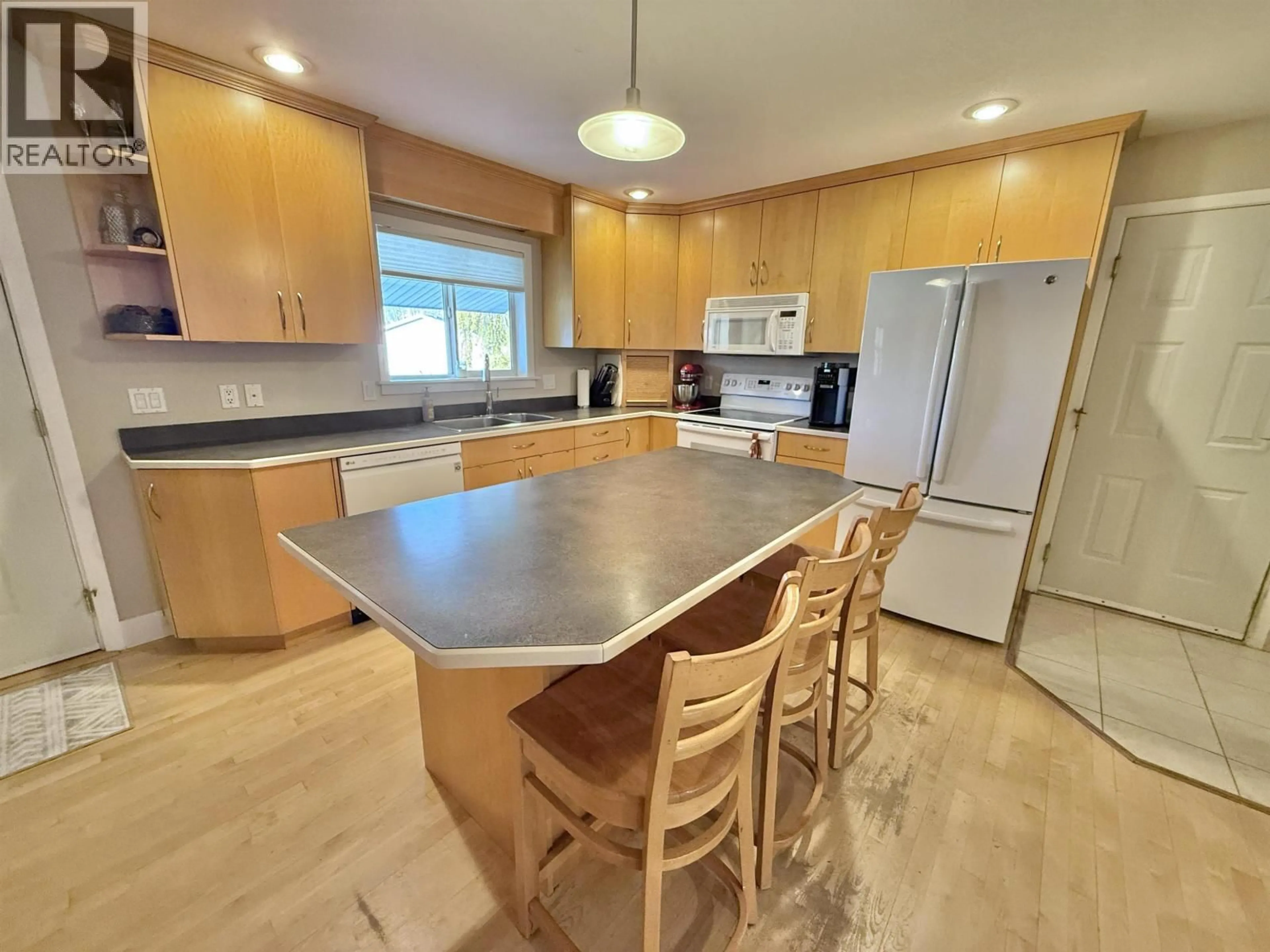 Open concept kitchen, unknown for 1504 BROOKSIDE PARK, Quesnel British Columbia V2J5X5