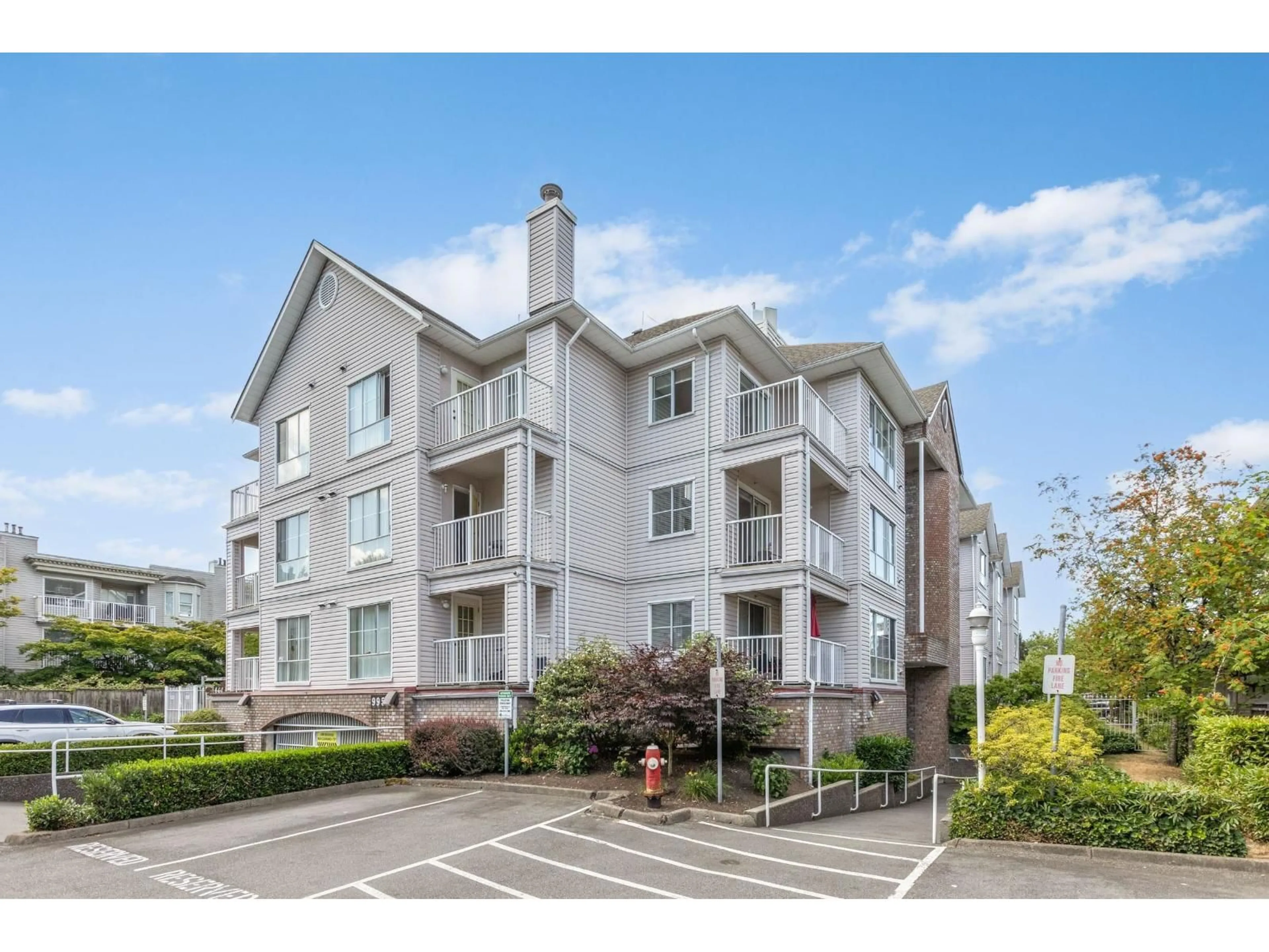 Unknown for 202 - 9951 152, Surrey British Columbia V3R4G5