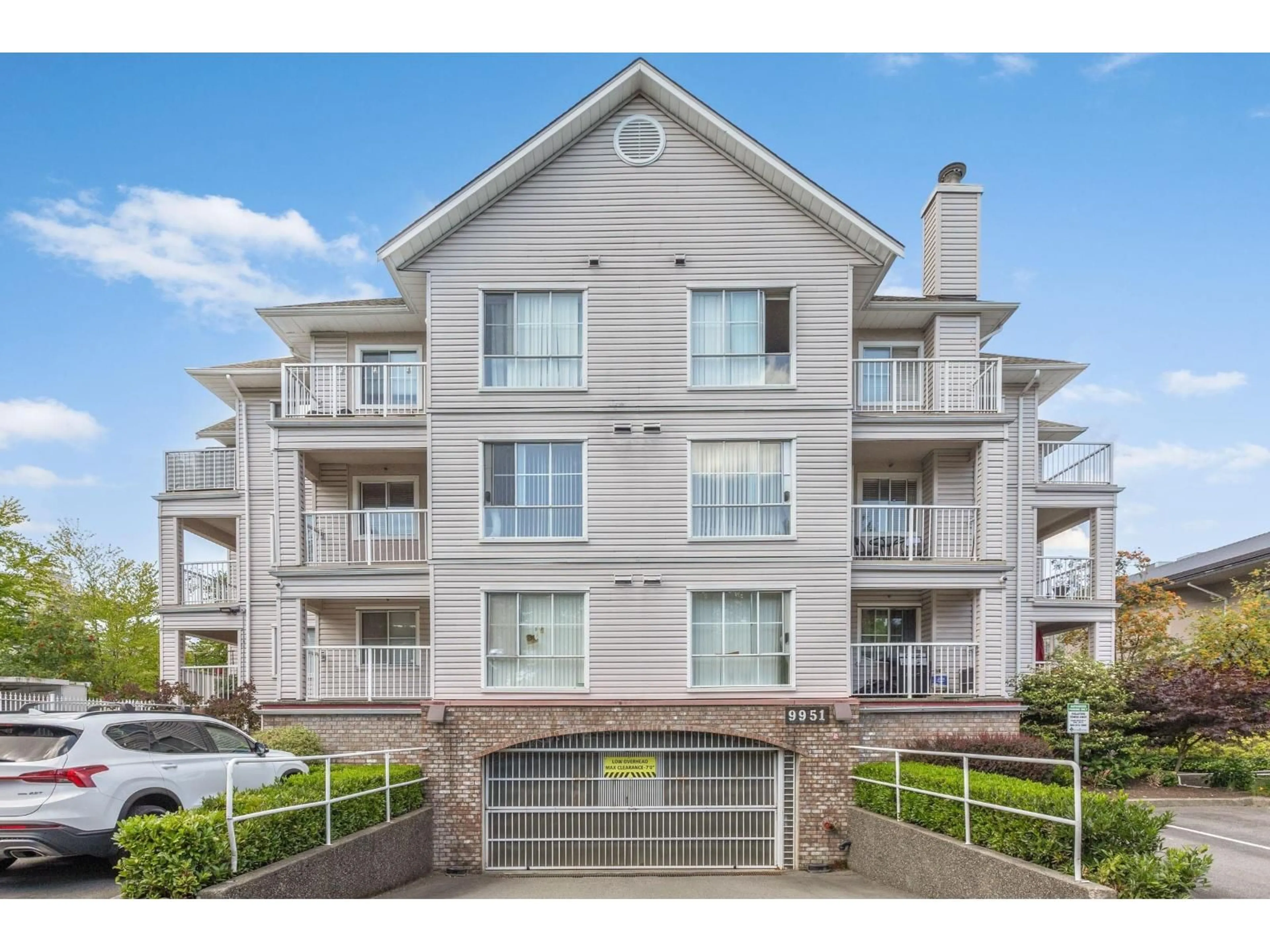 Unknown for 202 - 9951 152, Surrey British Columbia V3R4G5