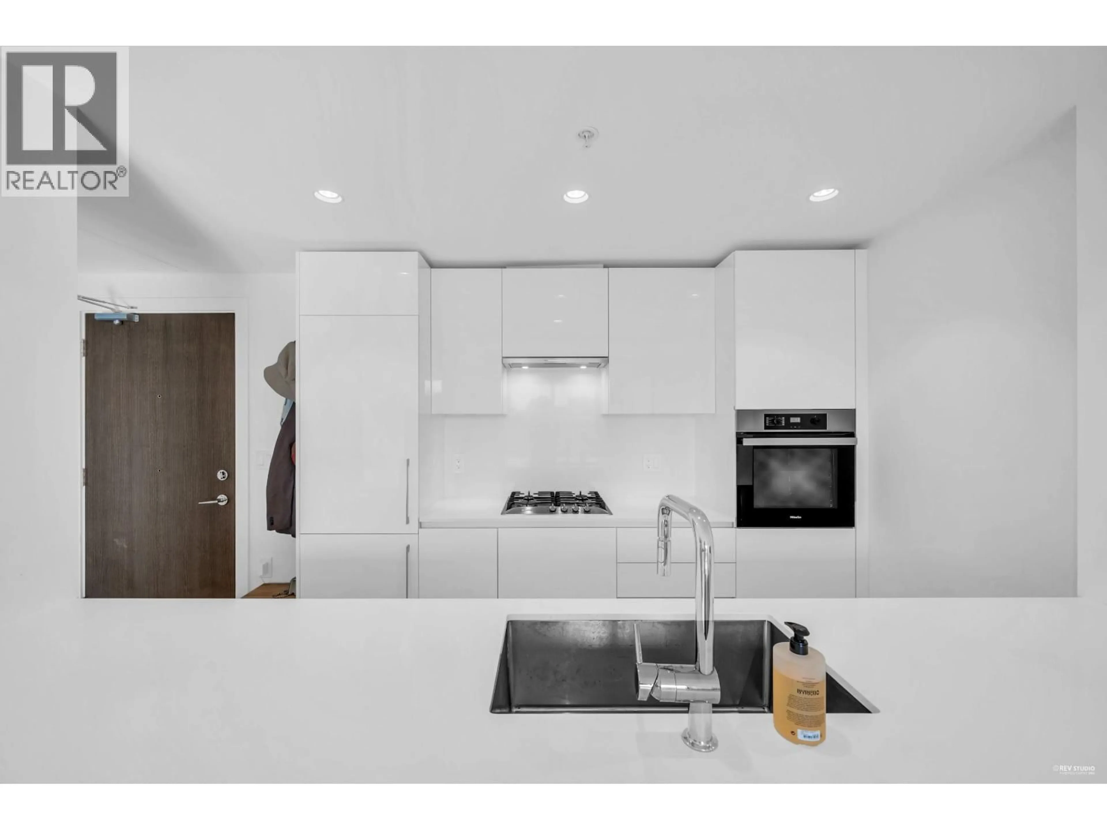 Contemporary kitchen, unknown for 604 - 5766 GILBERT ROAD, Richmond British Columbia V6X1B7