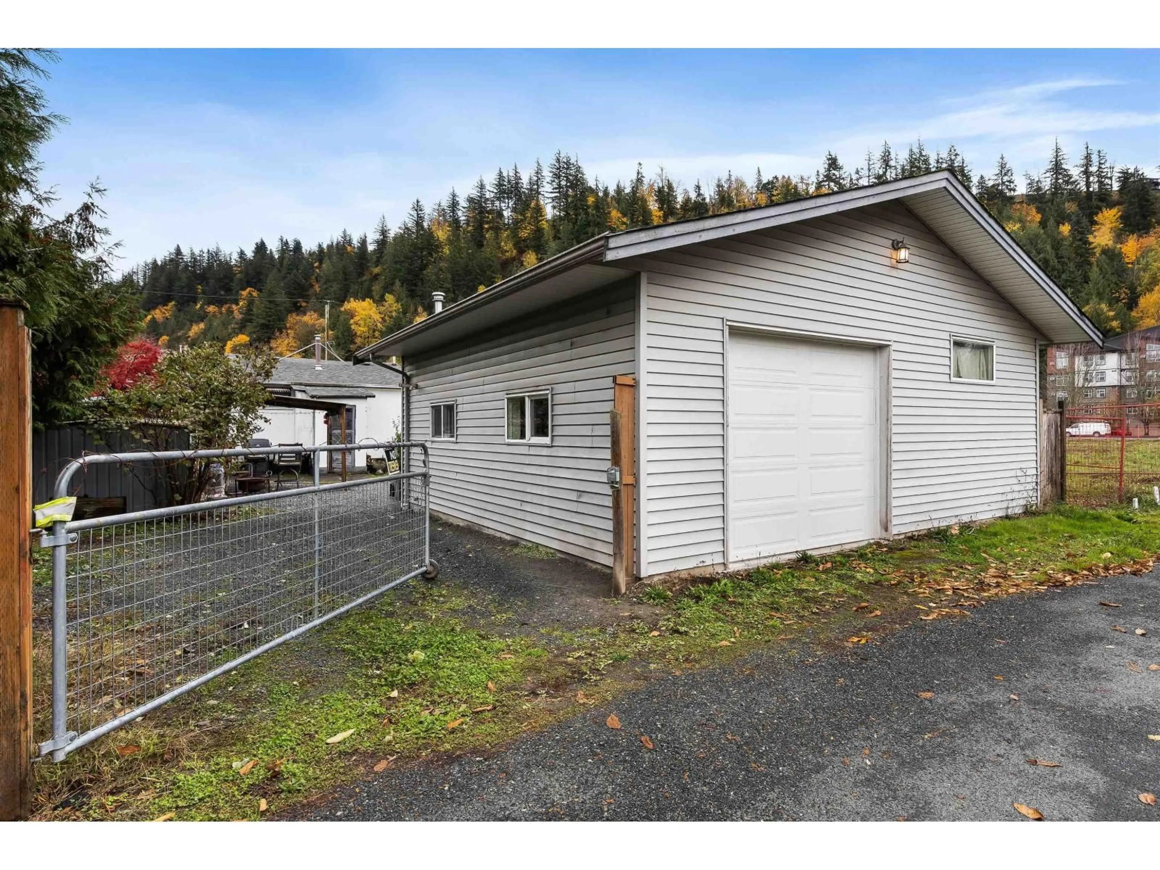 Indoor garage for 5491 VIOLA STREET, Chilliwack British Columbia V2R3M6