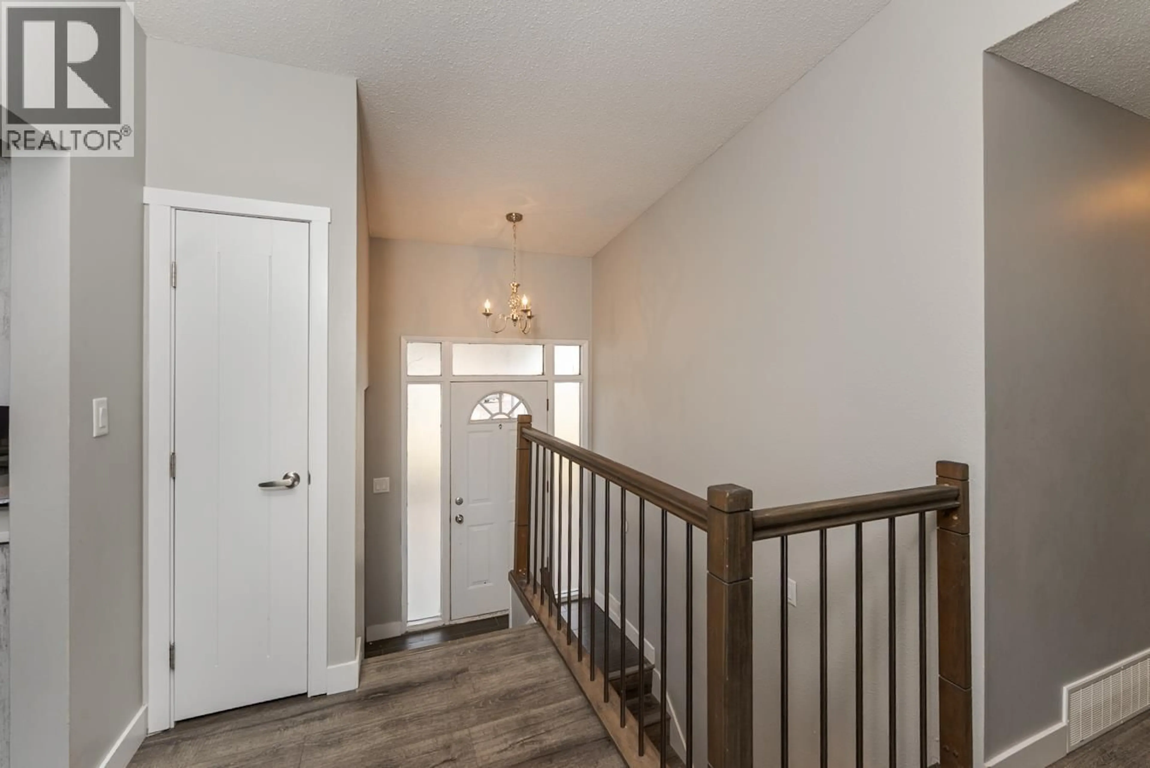Indoor entryway for 2941 BESSBOROUGH AVENUE, Prince George British Columbia V2N1H5