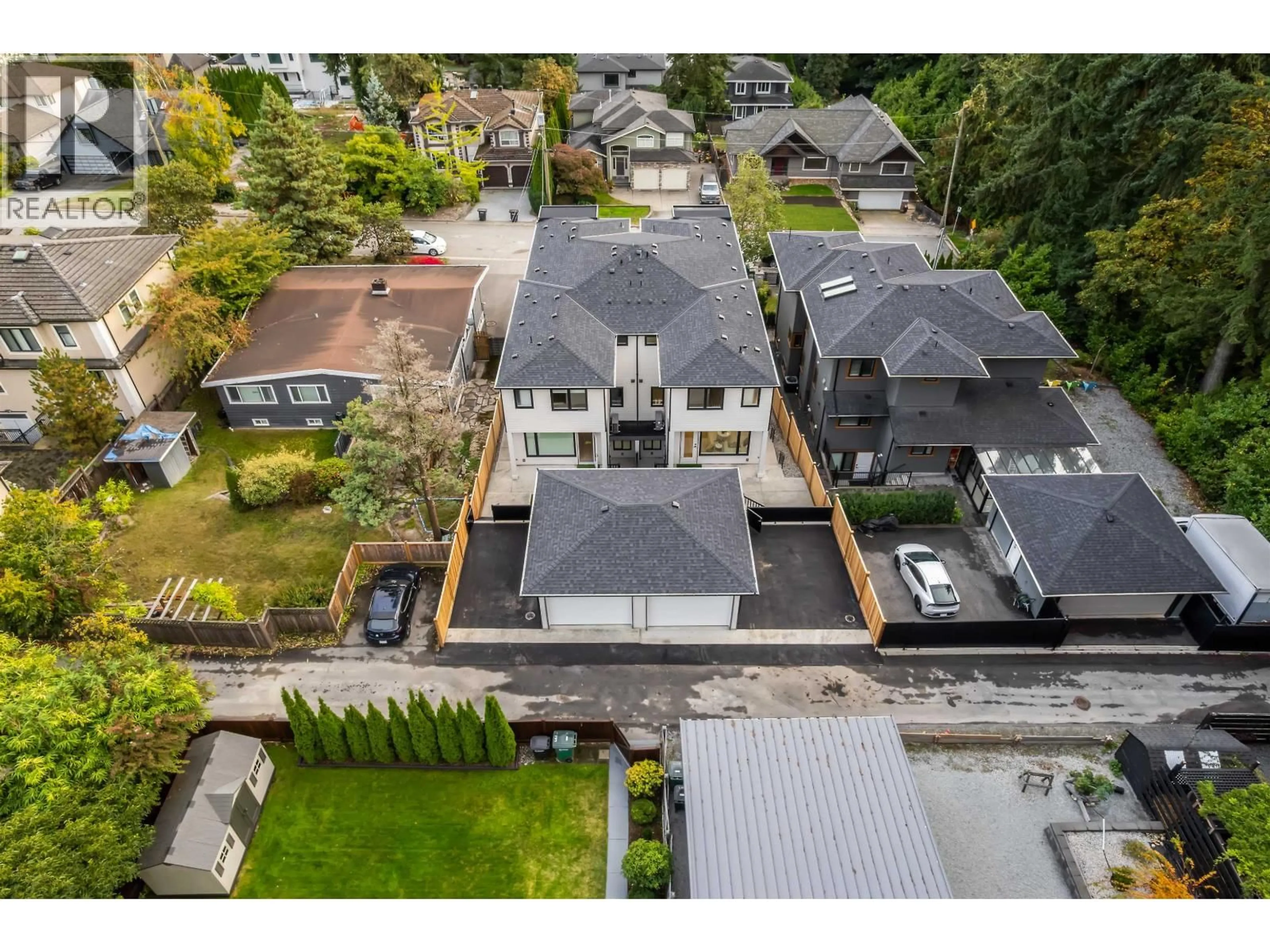 A pic from outside/outdoor area/front of a property/back of a property/a pic from drone, street for 2 - 4761 CLINTON STREET, Burnaby British Columbia V5J2L1